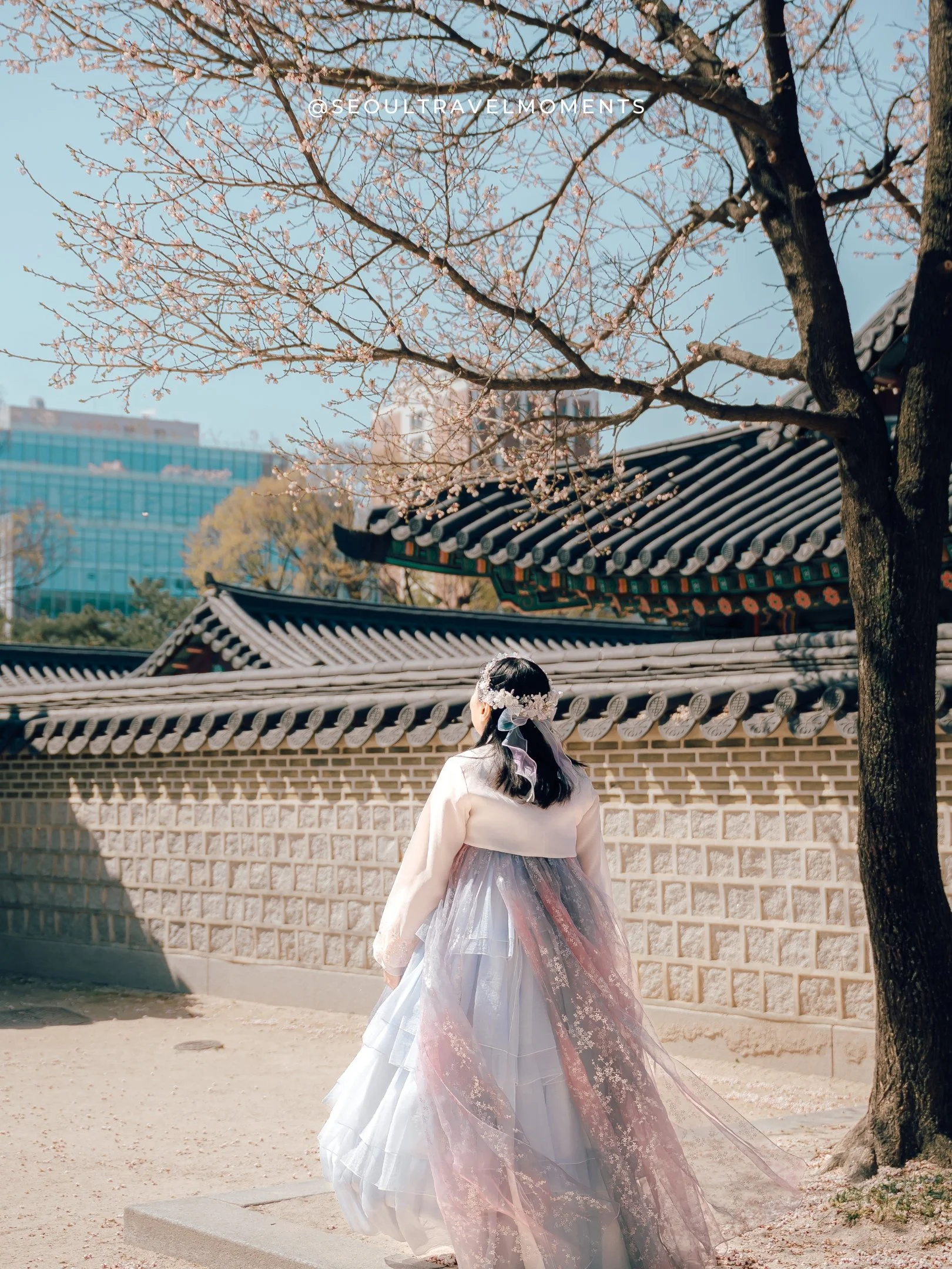 playful friends session in hanbok at changdeokgung palace seoul