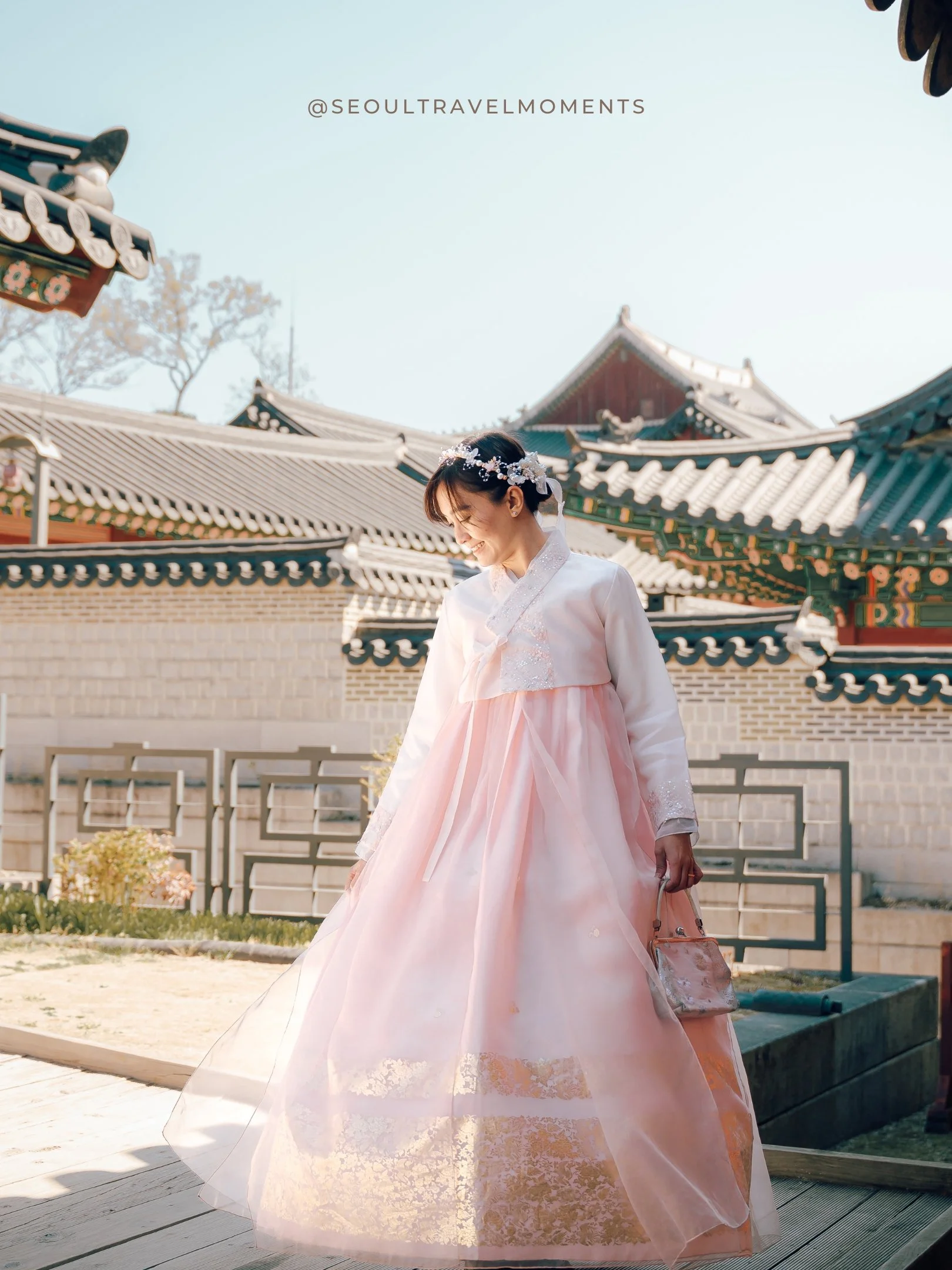 friends travel photoshoot in seoul wearing traditional hanbok
