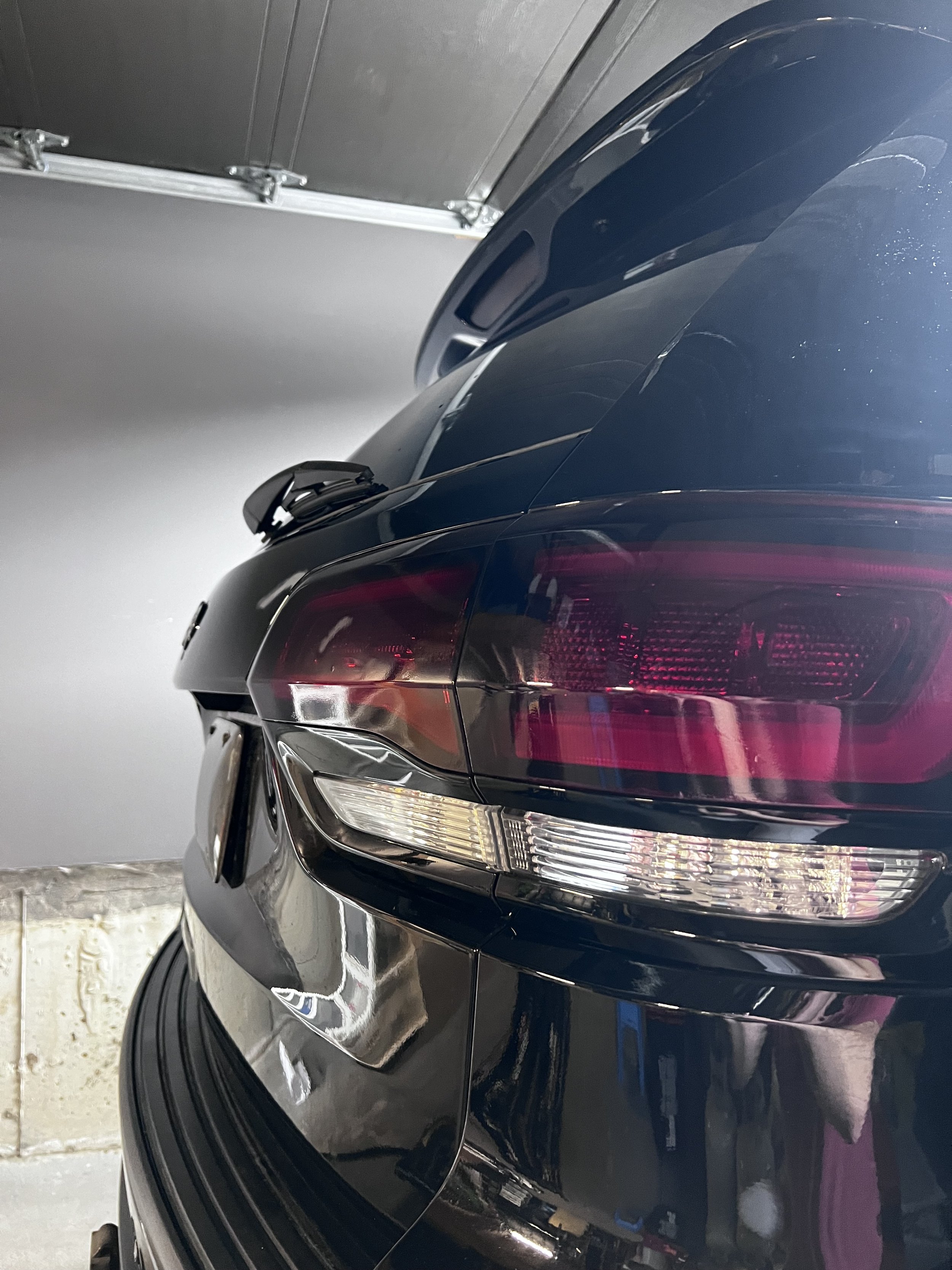 Jeep Grand Cherokee Tail Light Tint: Vvivid Light Smoke for a Sleek, Stealthy Look