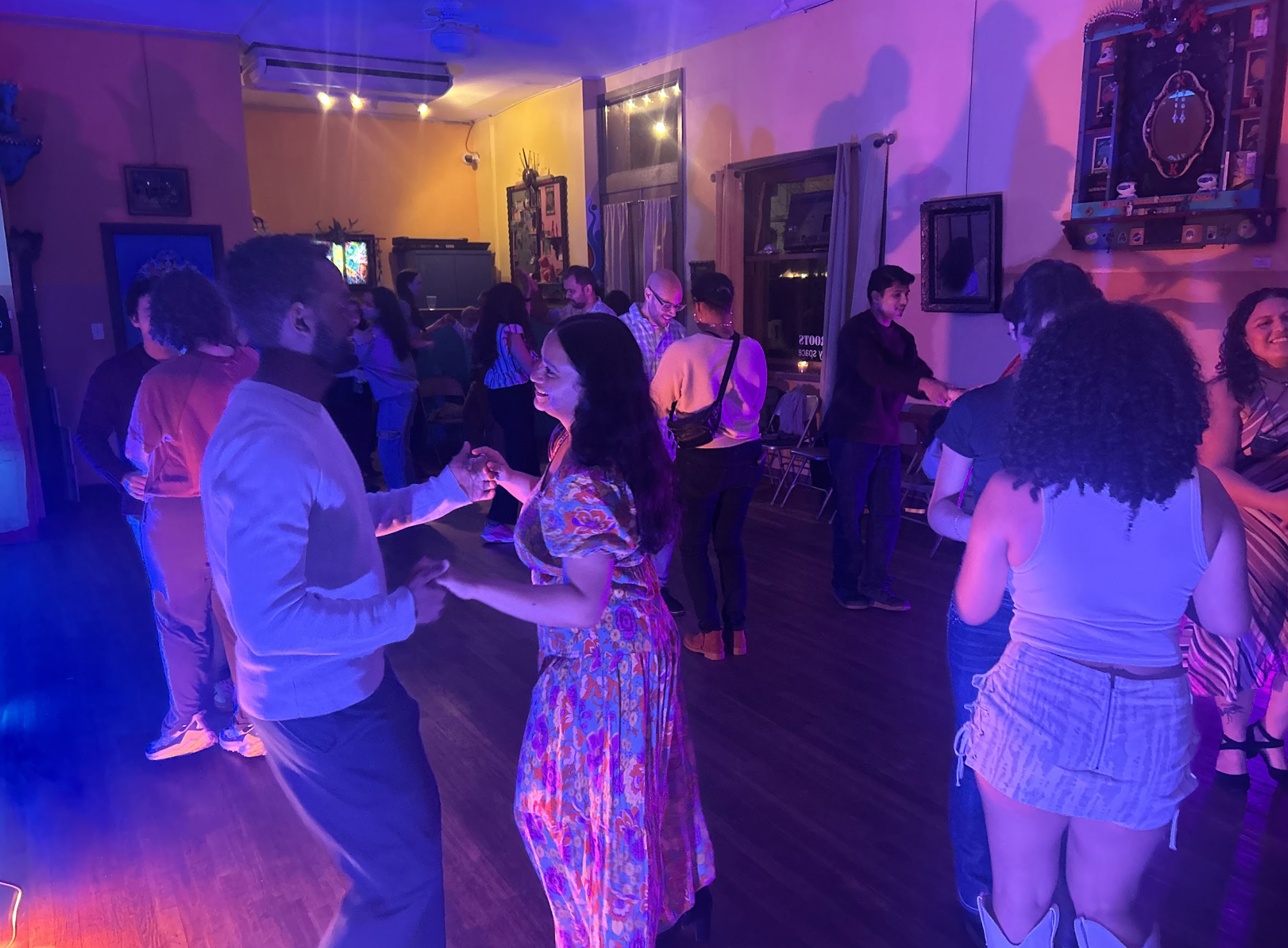 Salsa Social dancing 1.png