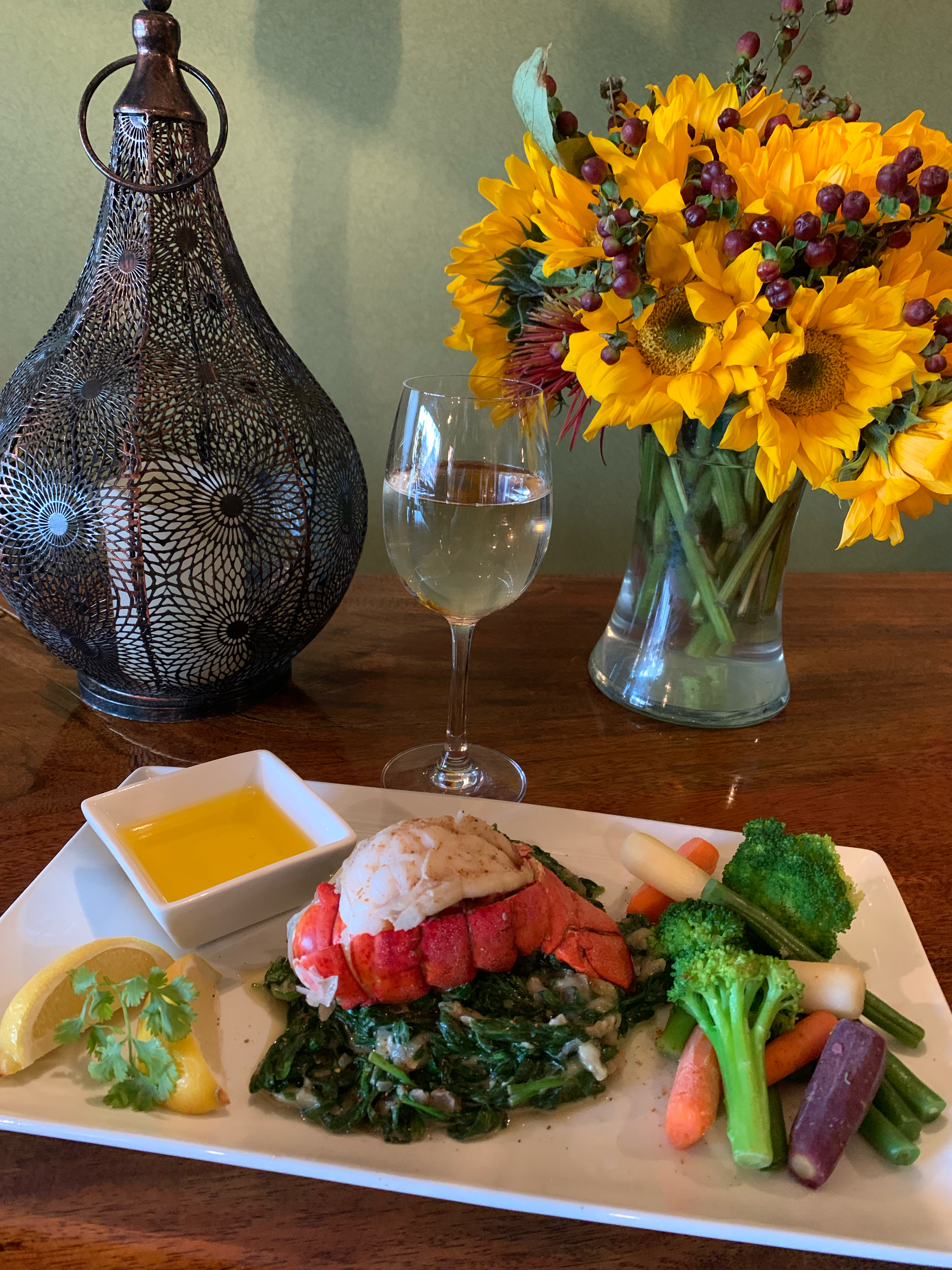 Coastal dining and food at Lunasea