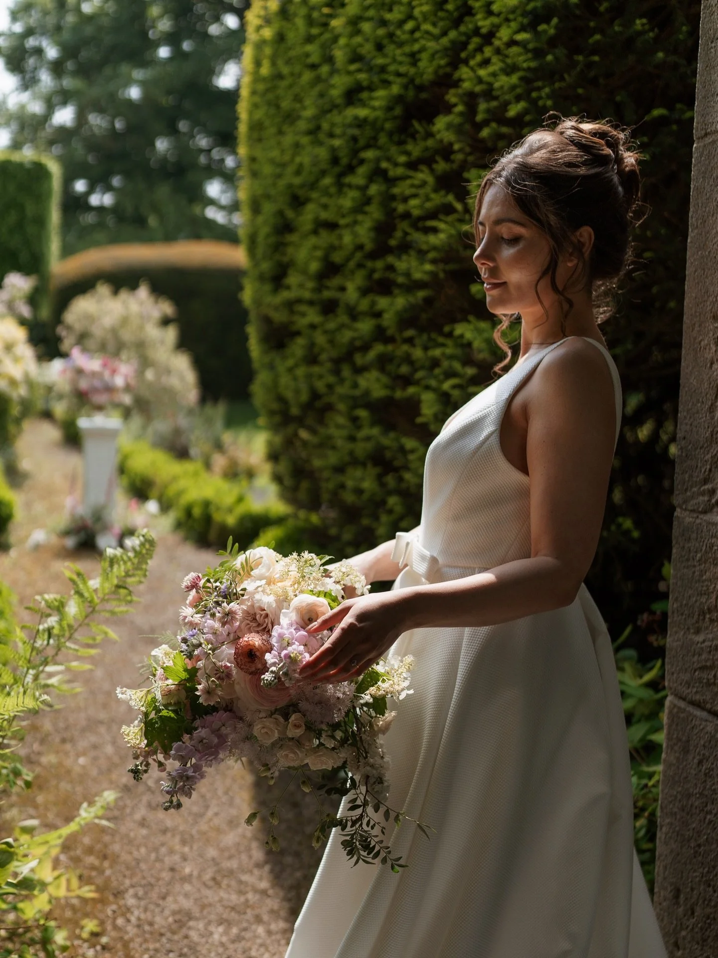 Dreaming of spring today 🌿
Me too.
Throwing it back to this gorgeous May Day shoot with ✨🌸
.
.
.
.
.
.

Florist &amp; Creative direction: @leafycouture
Florist: @intothemeadow_wildflowers 
Floristry student: @loveatfirstflower2024 
Marquee: @willsm
