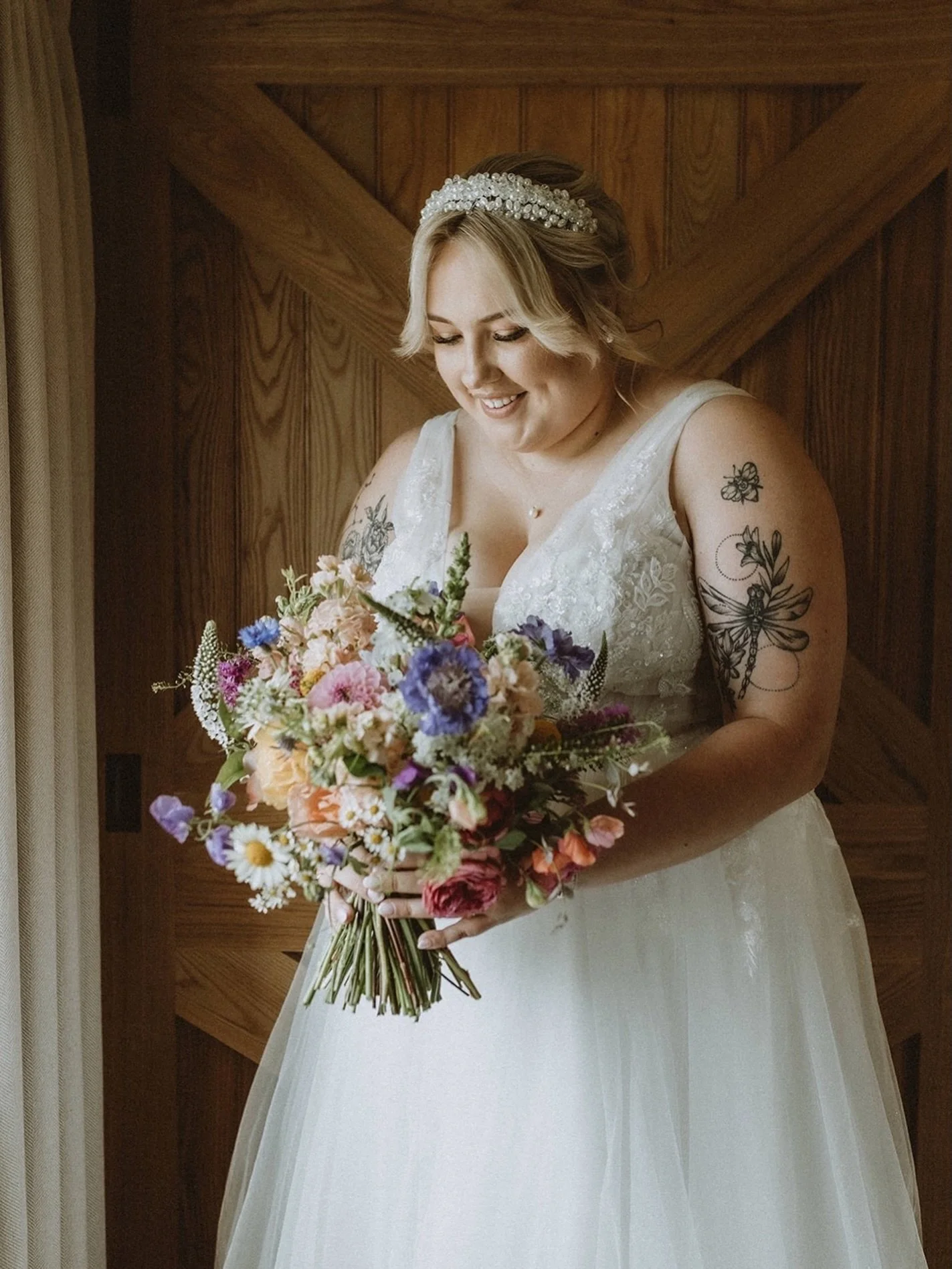 Sunshine really does make everything feel that little bit lighter ☀️

Yesterday was my second wedding of the year, and it felt so good to be back amongst all the soft, spring florals again. There&rsquo;s just something about this season&hellip; 🌿

T