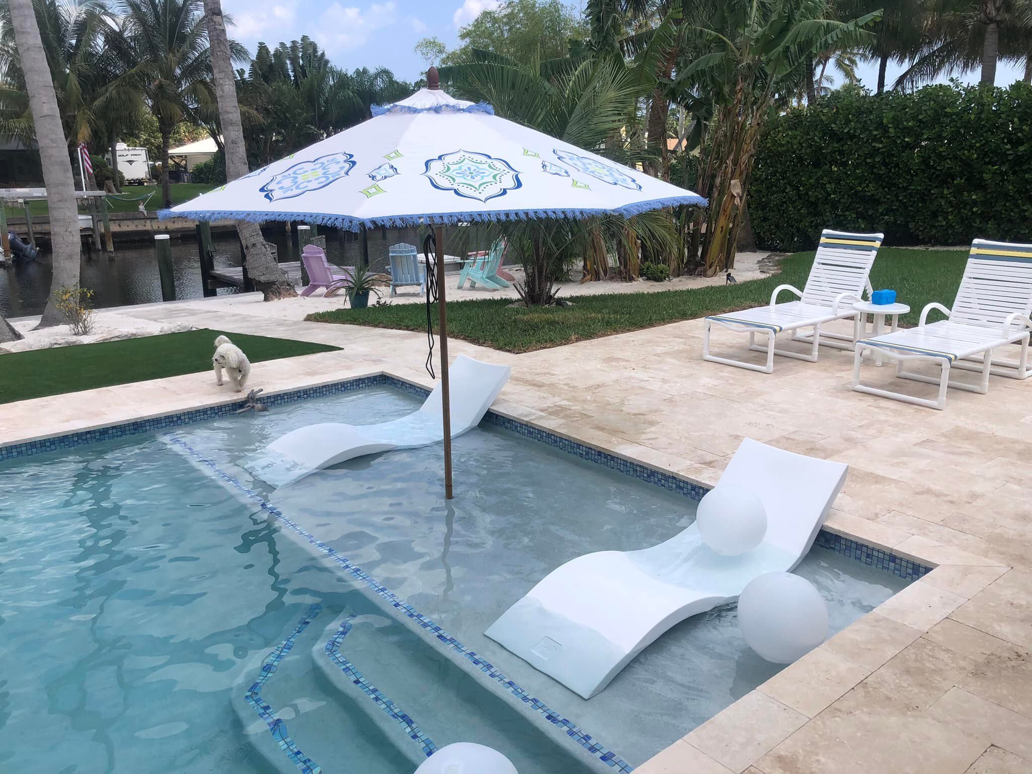 Sunshelf with umbrella and ledge loungers.jpg