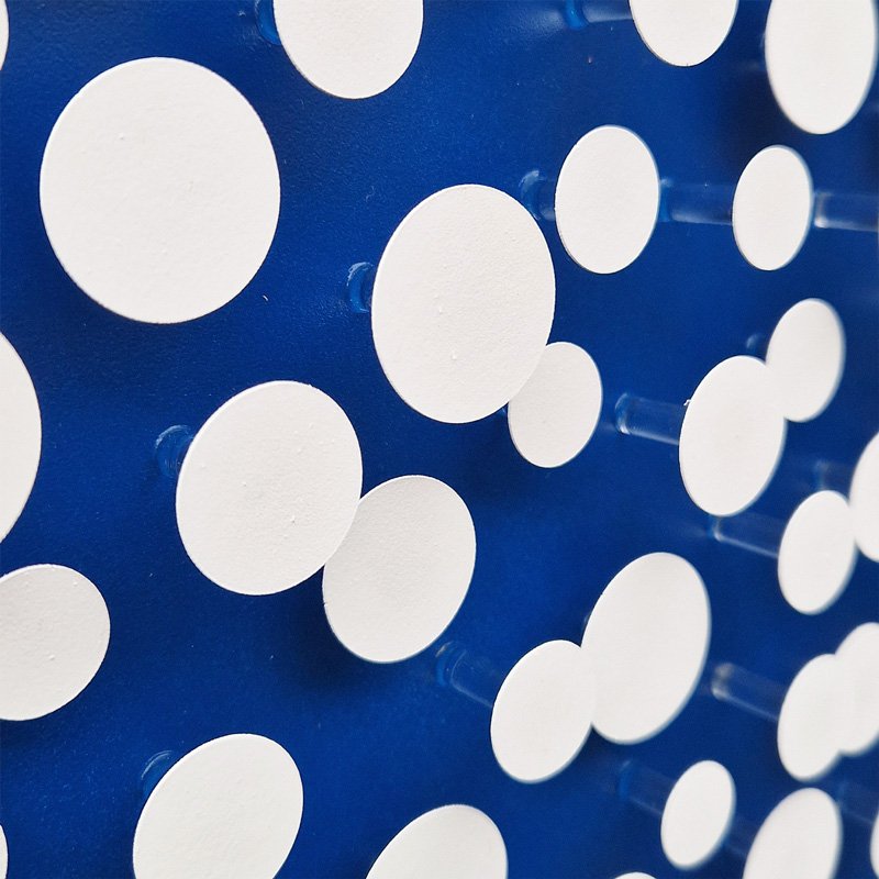 70-white-on-blue-detail-01.jpg