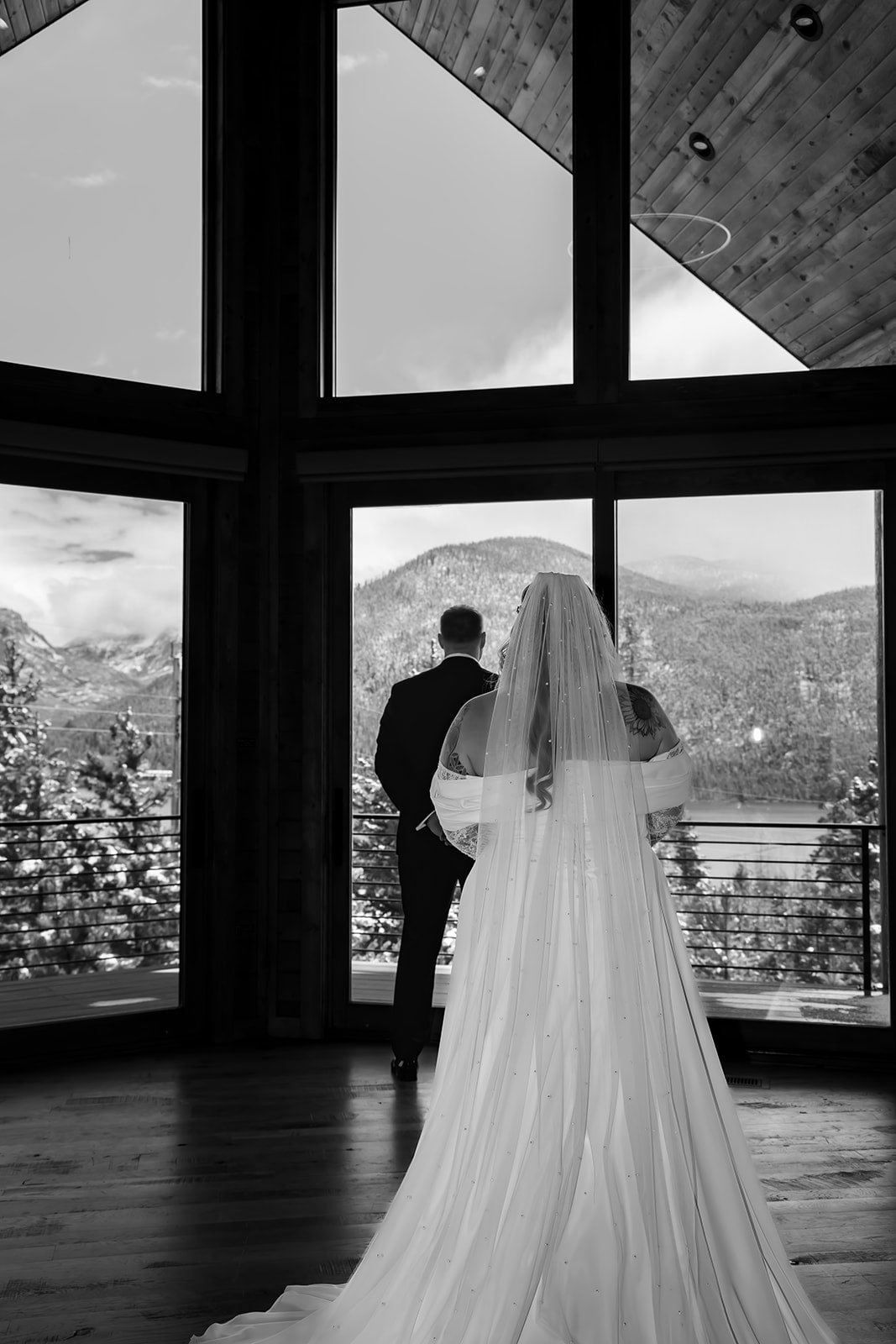 A Grand Lake Airbnb Wedding 7