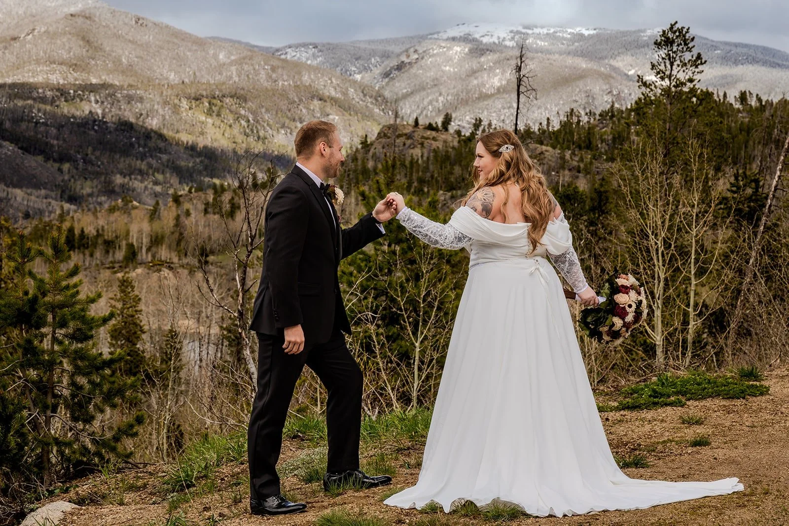 A Grand Lake Airbnb Wedding 32