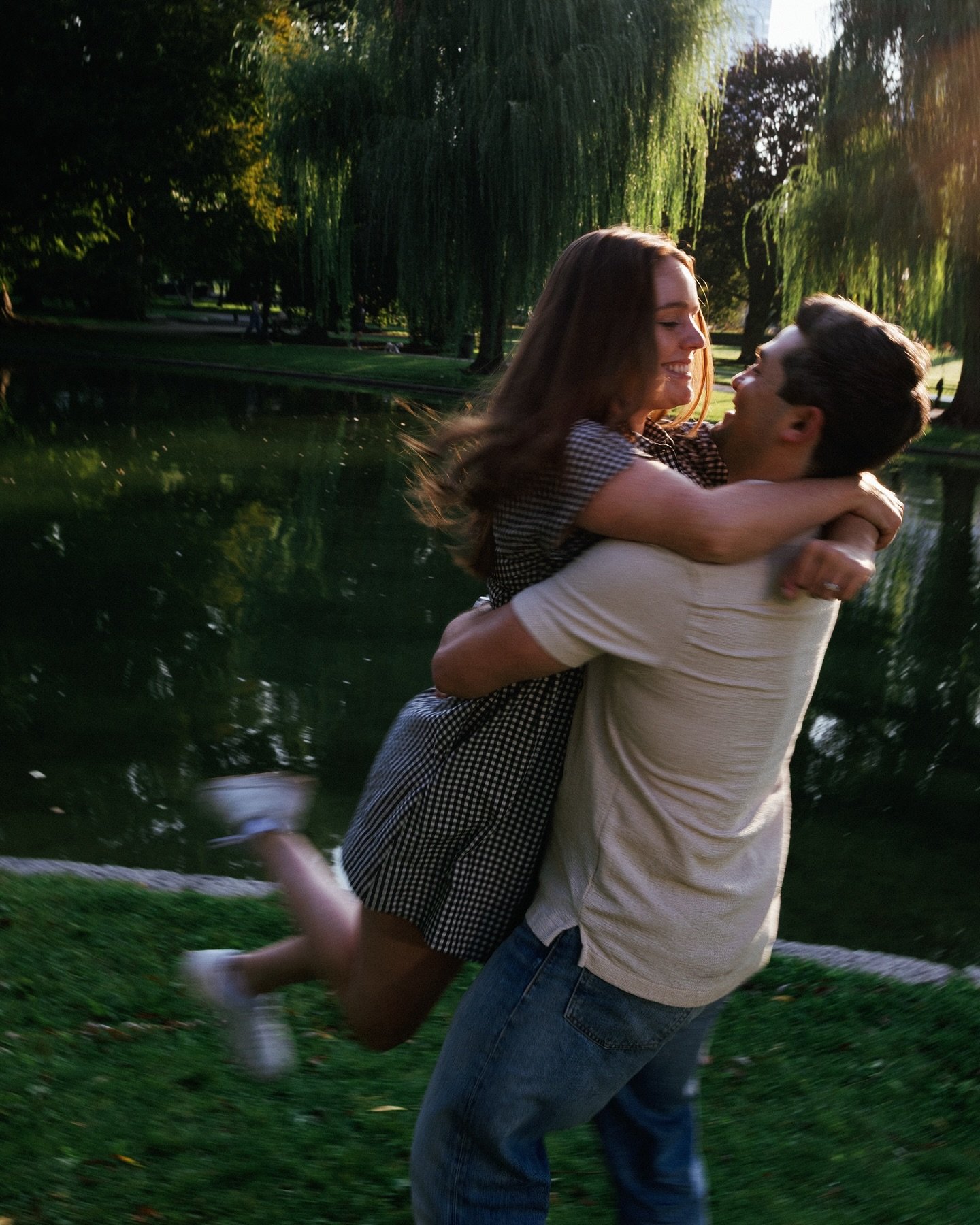 Oh, I can&rsquo;t stop you putting roots in my dreamland 💛☁️

C&amp;M on film and digital 🎞️ twas a magical morning in Back Bay! It like we had the city to ourselves and I didn&rsquo;t want it to end! 💕

#bostonphotographer #bostonweddingphotograp