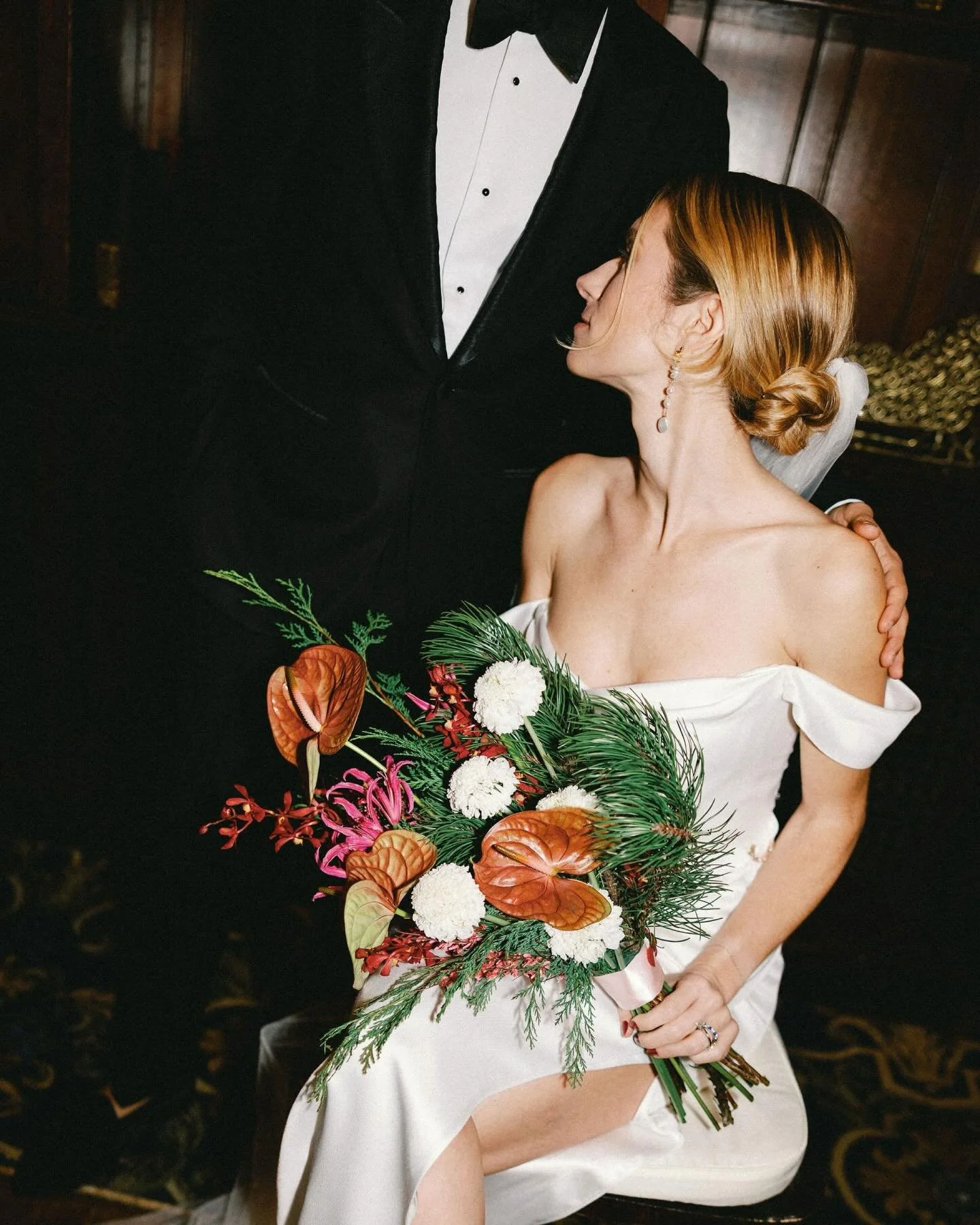 morgan + drew&rsquo;s wedding on digital and film !! 🎞️❤️&zwj;🔥

it&rsquo;s still mind blowing to me that the coolest people find me and trust me to capture their wedding days; always feeling like the luckiest girl in the world 🤧

Photographer: @c