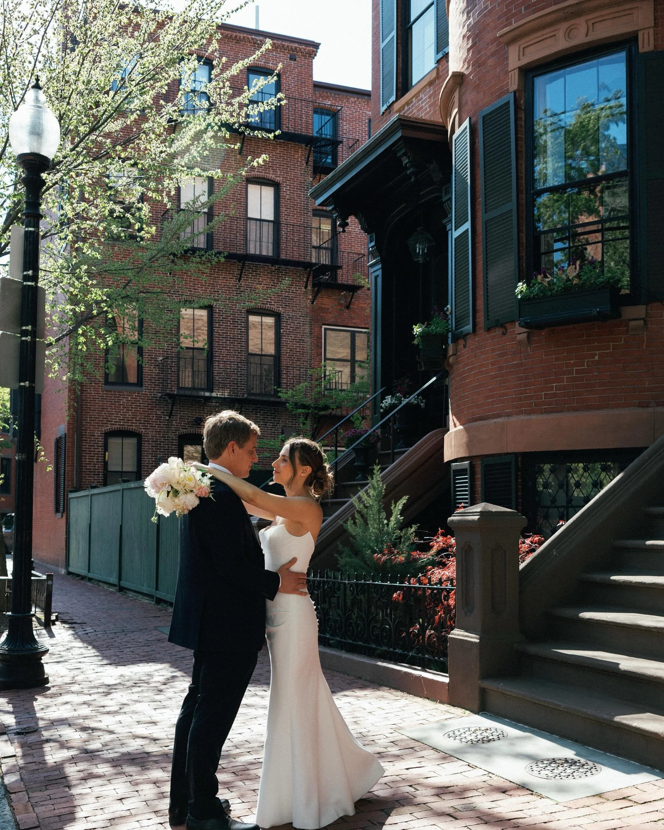 never getting over this gorgeous Boston wedding ❤️&zwj;🔥

I just couldn&rsquo;t wait to share a few sneak peeks from Calina &amp; Chris&rsquo; wedding day! They had their ceremony at the Boston Public Library followed by photos around the Public Gar