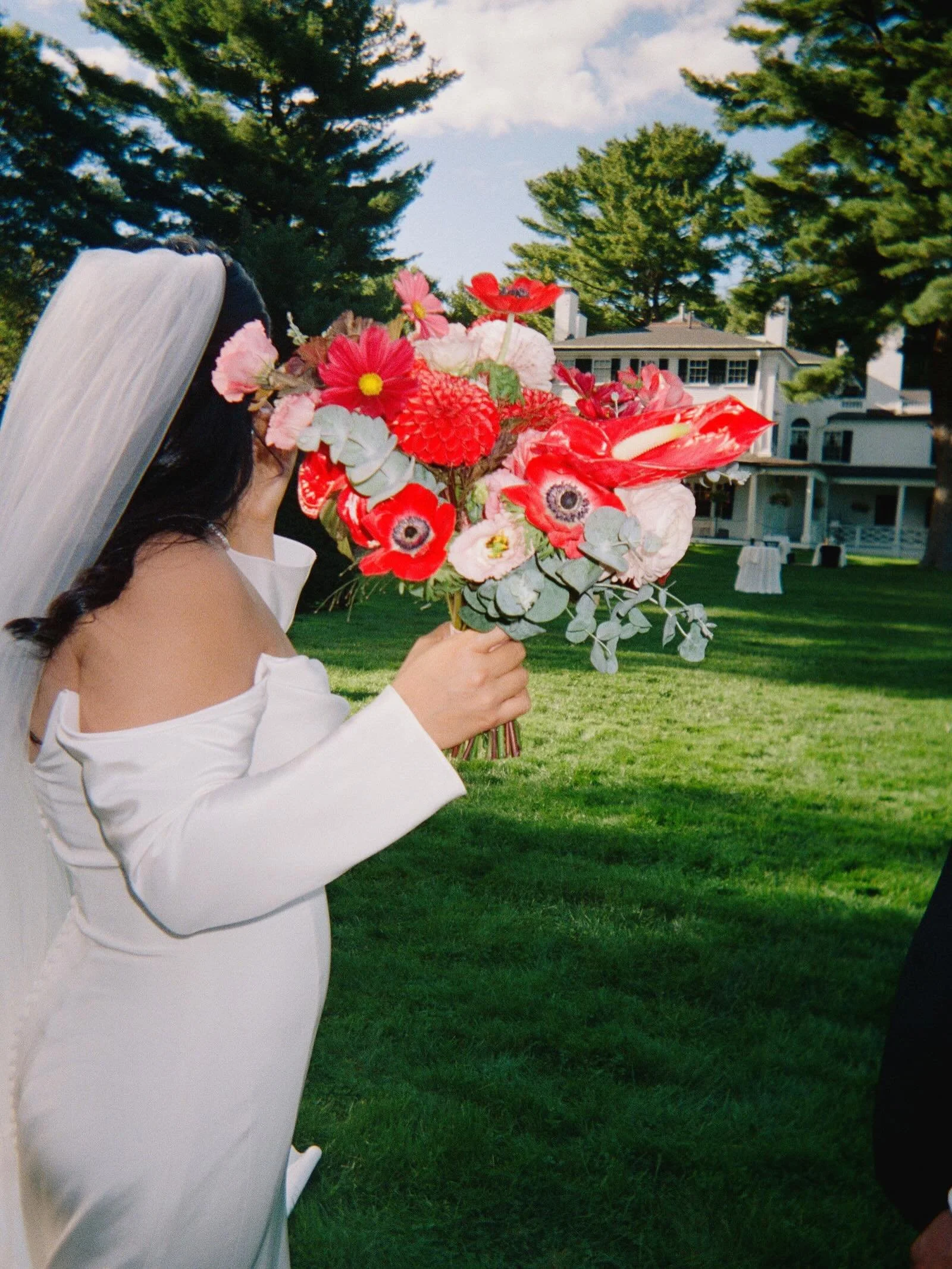 A little film from Sepi &amp; Matt&rsquo;s wedding day ❤️&zwj;🔥🎞️

Get a glimpse into Sepi &amp; Matt&rsquo;s wedding at Glen Magna Farms via the link in my story 💌

Booking for 2027&hearts;️

Photo + super 8 film: @charlieoliviagrantham 
Venue: @