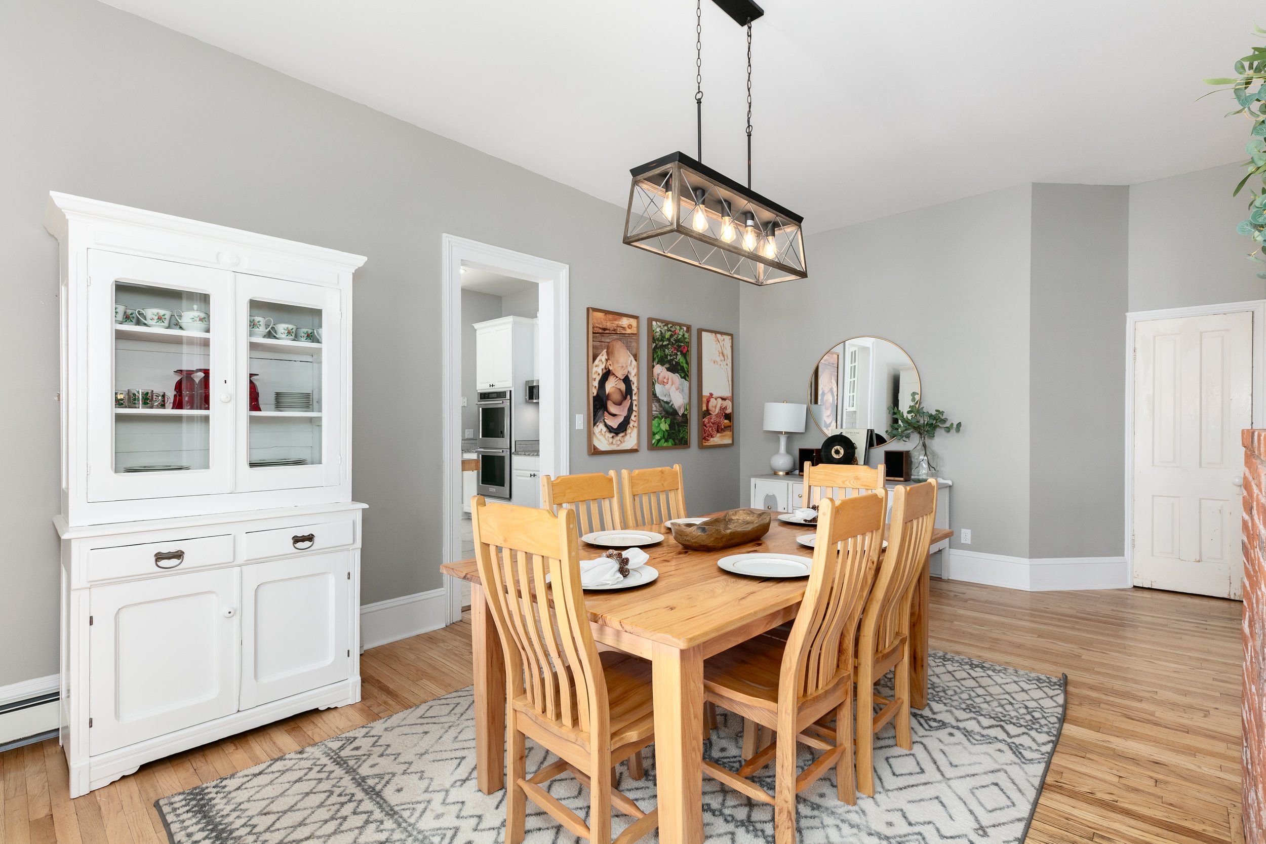 21-Dining Area.jpg