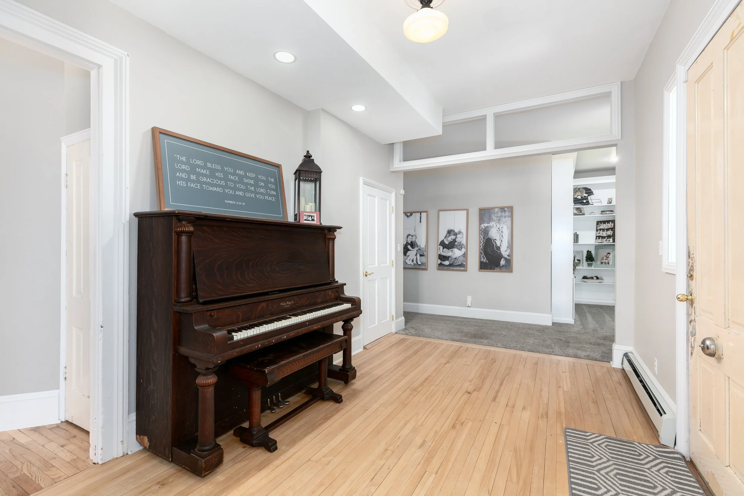 09-Entryway.jpg