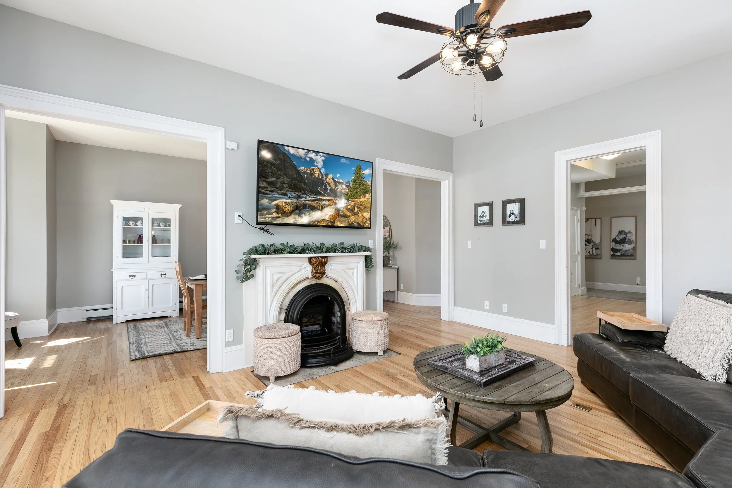 15-Living Room.jpg
