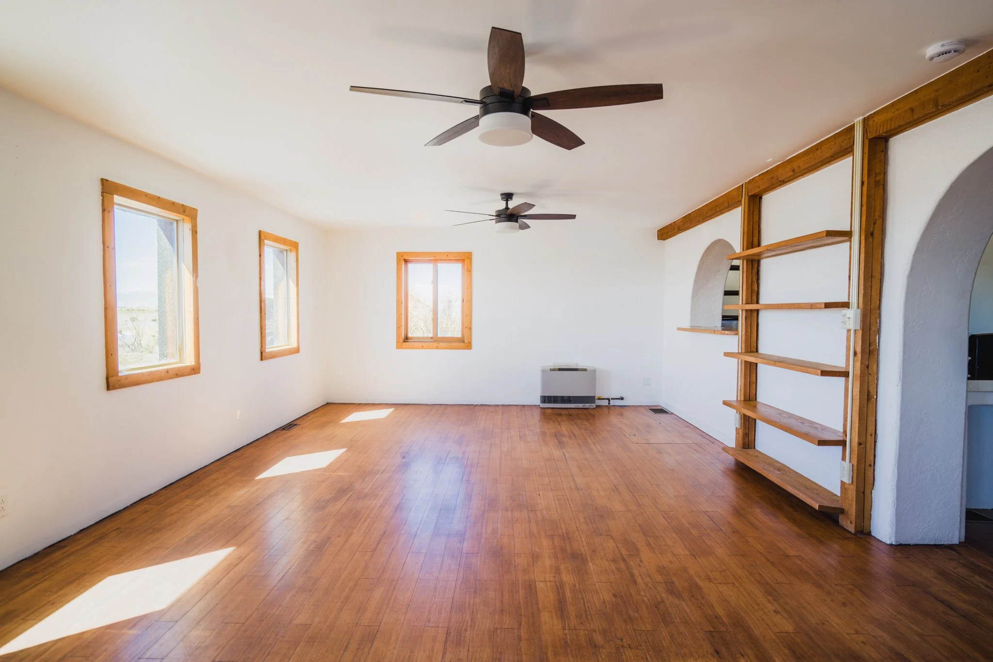 13 - Living Room.jpg