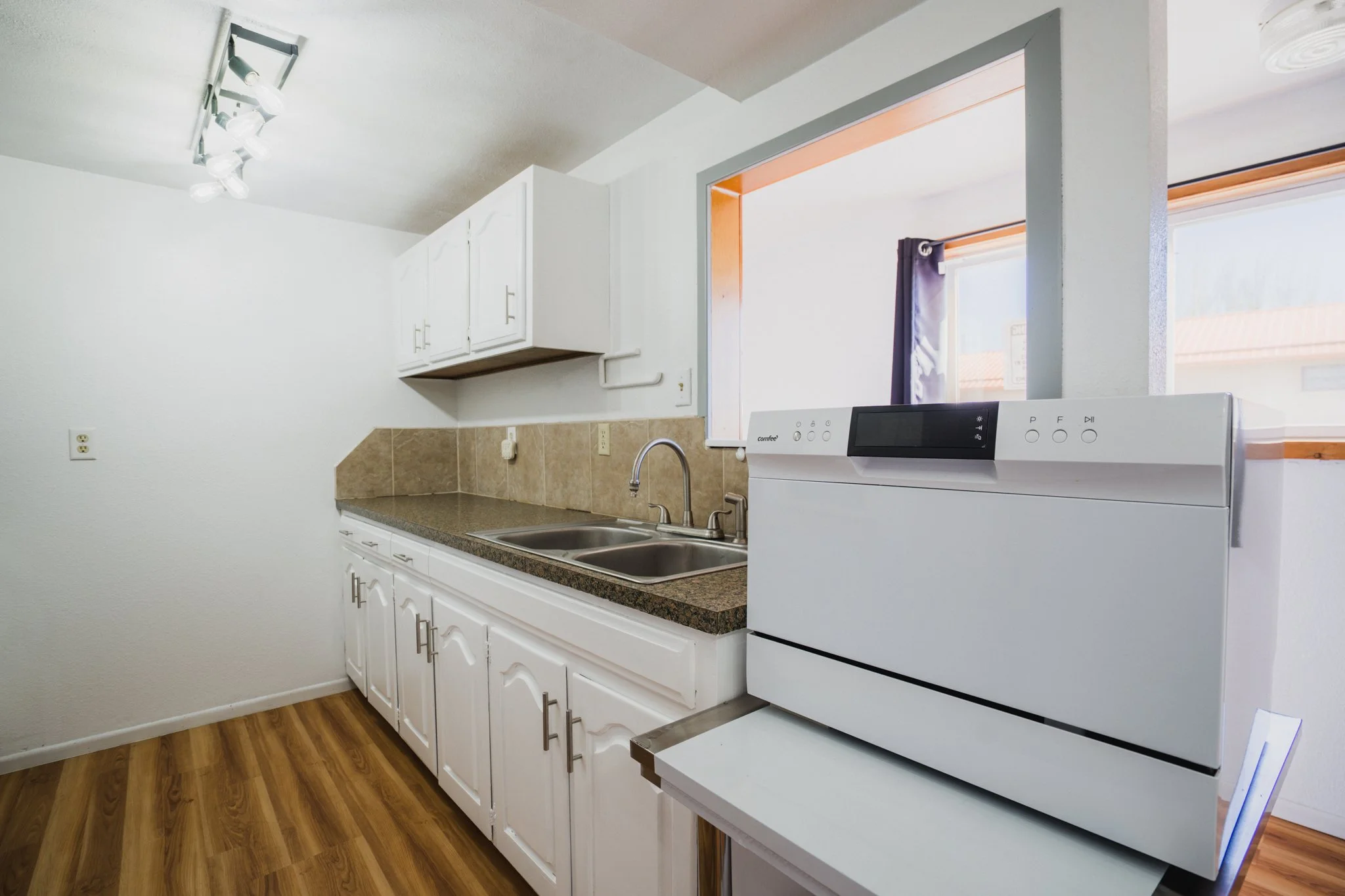 15 - House Kitchen.jpg