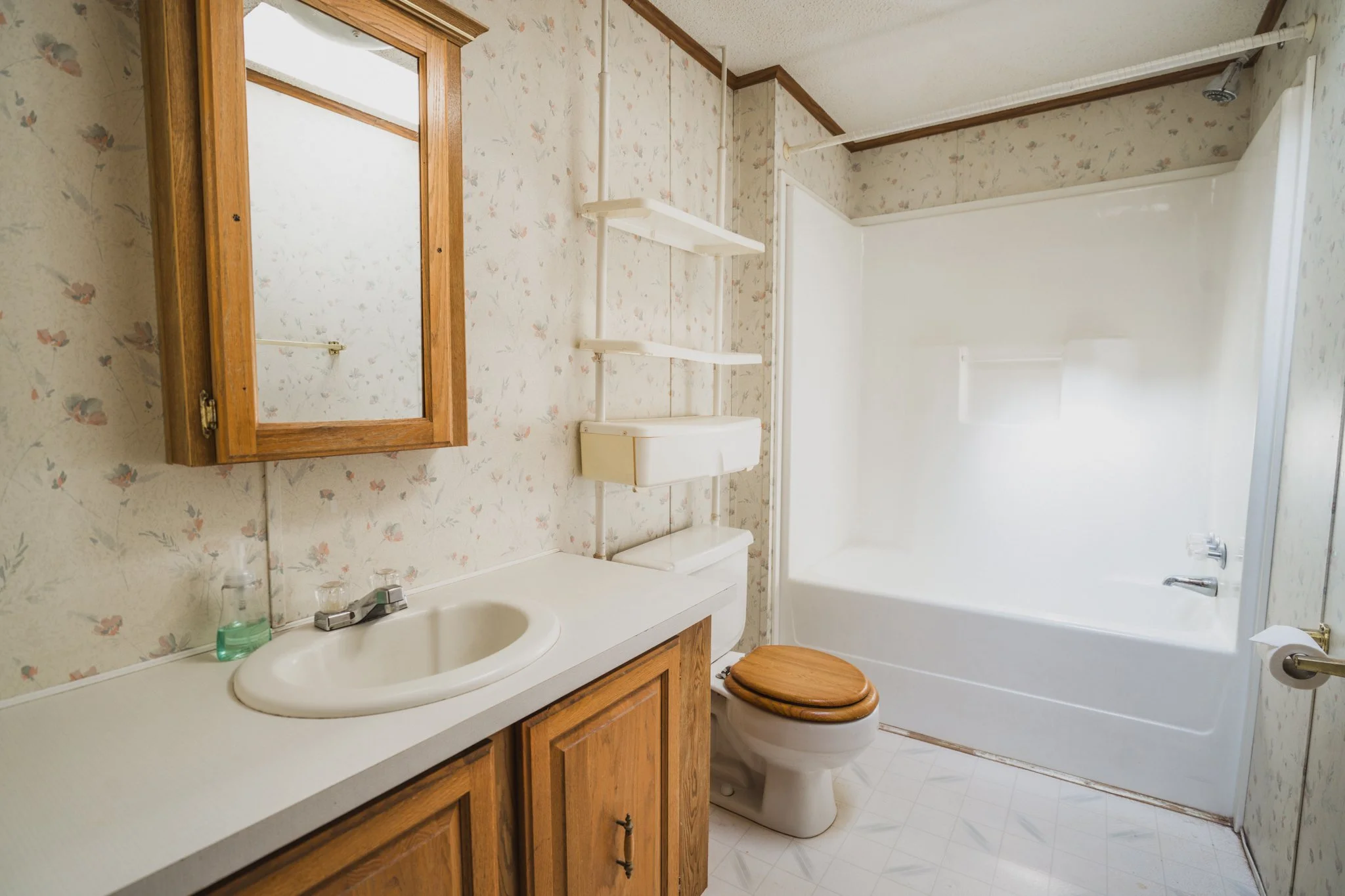 34 - 755 Cedar St - Bathroom Hallway.jpg