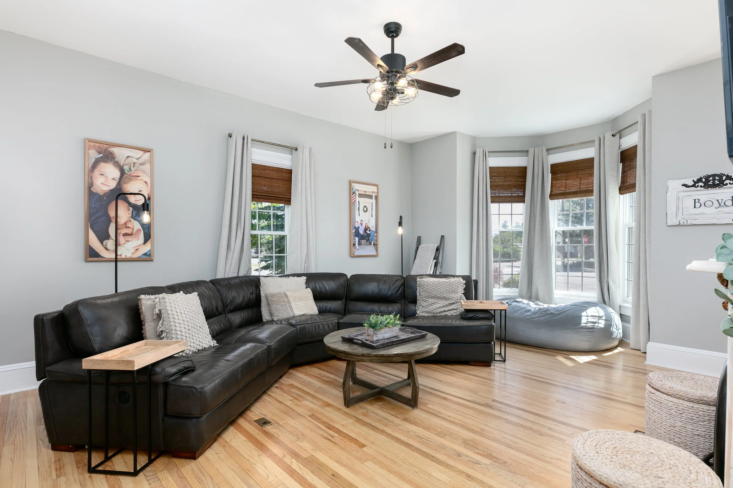 13-Living Room.jpg