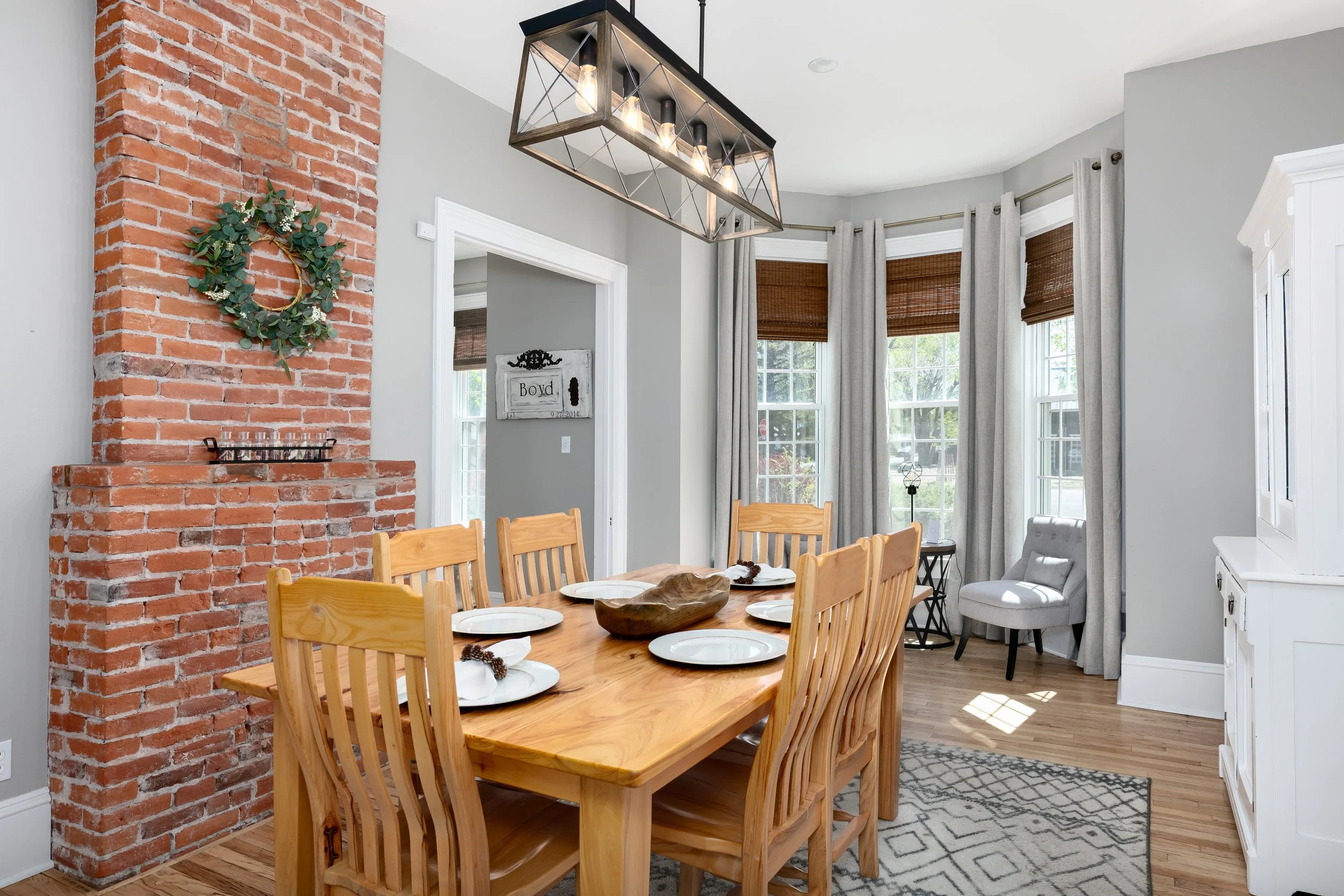 18-Dining Area.jpg