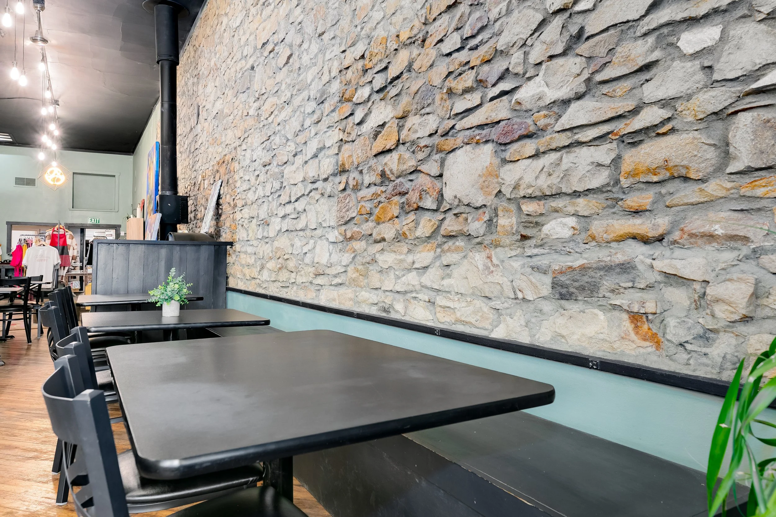14-Main Dining Area_Bench Seat.jpg