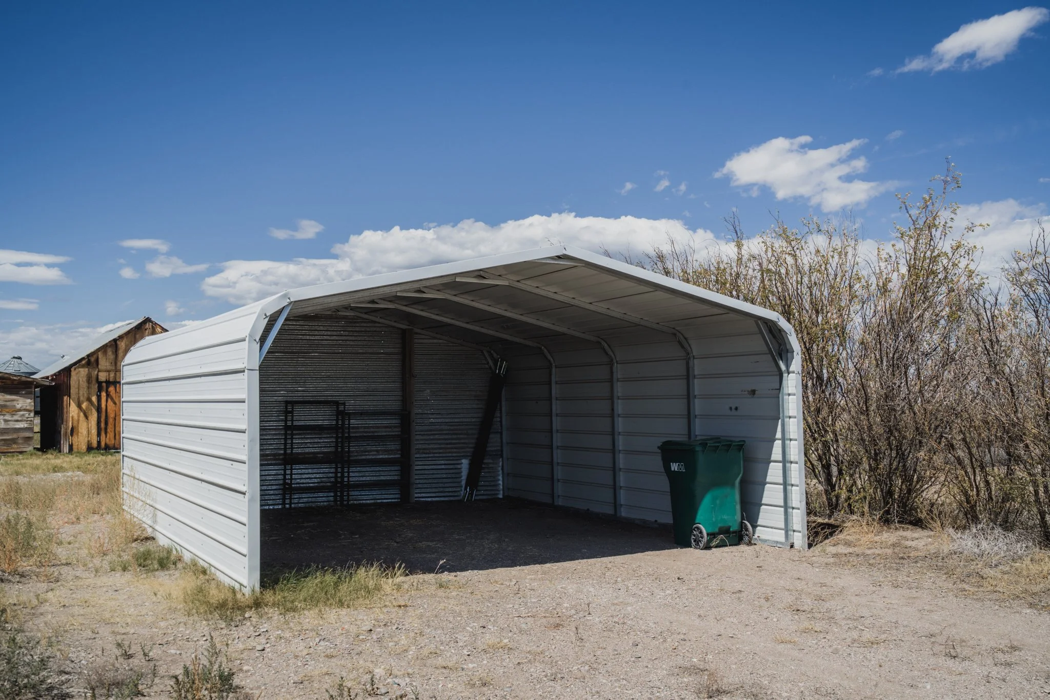 38 - Exterior Carport.jpg