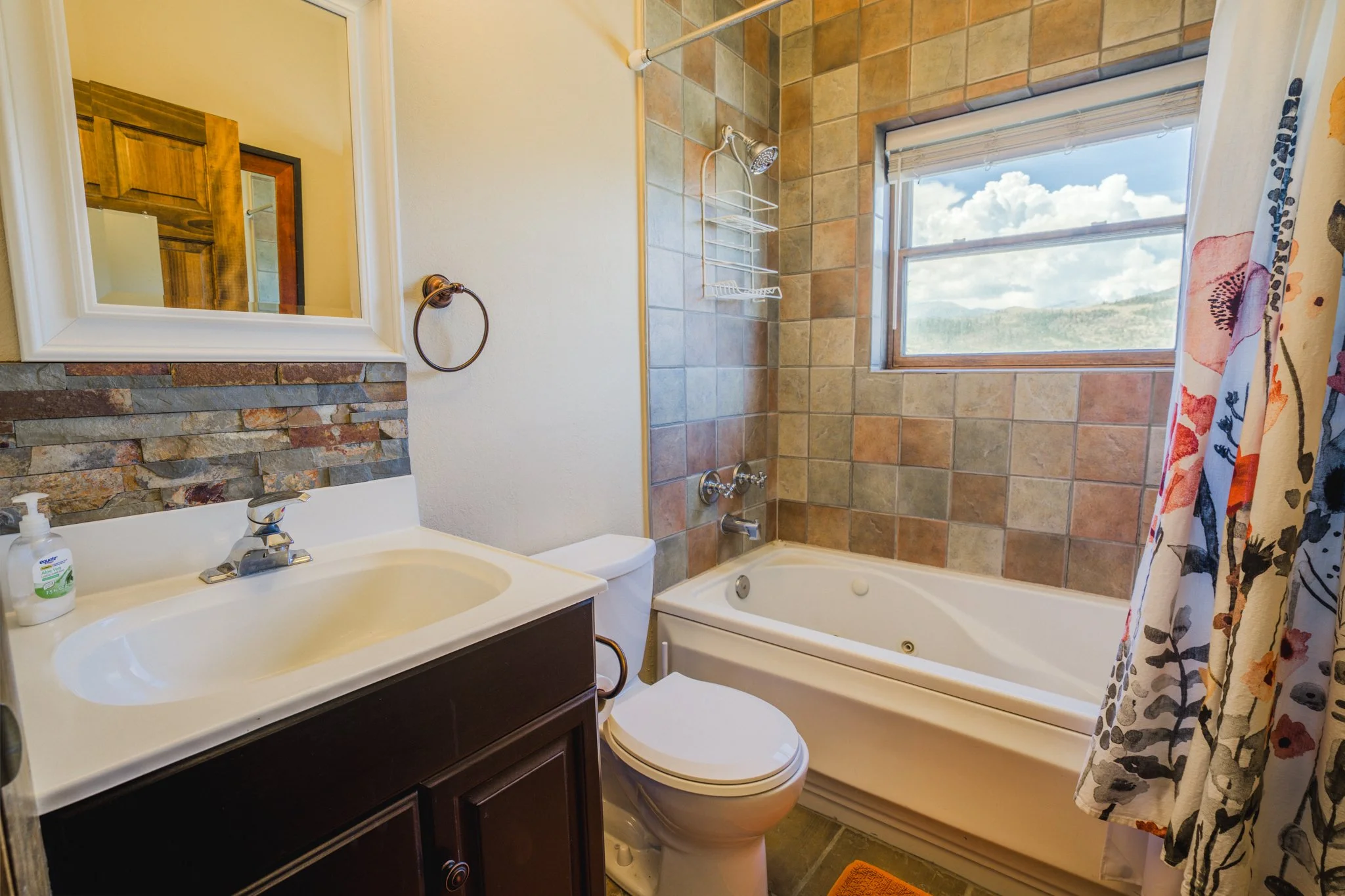 27 BR1 Bathroom (full).jpg