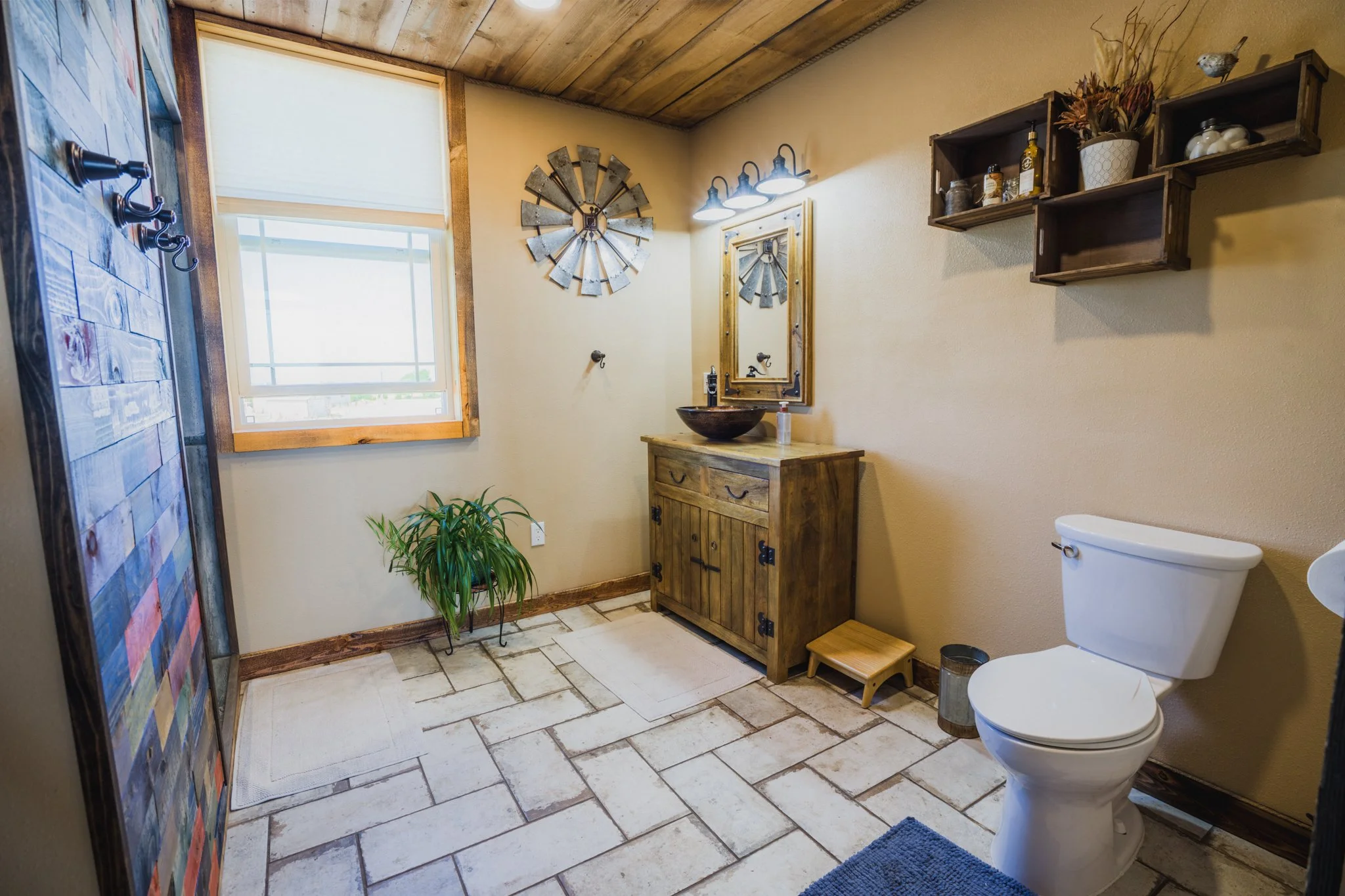 37 - Upstairs Bathroom - 2218 CR 43.jpg