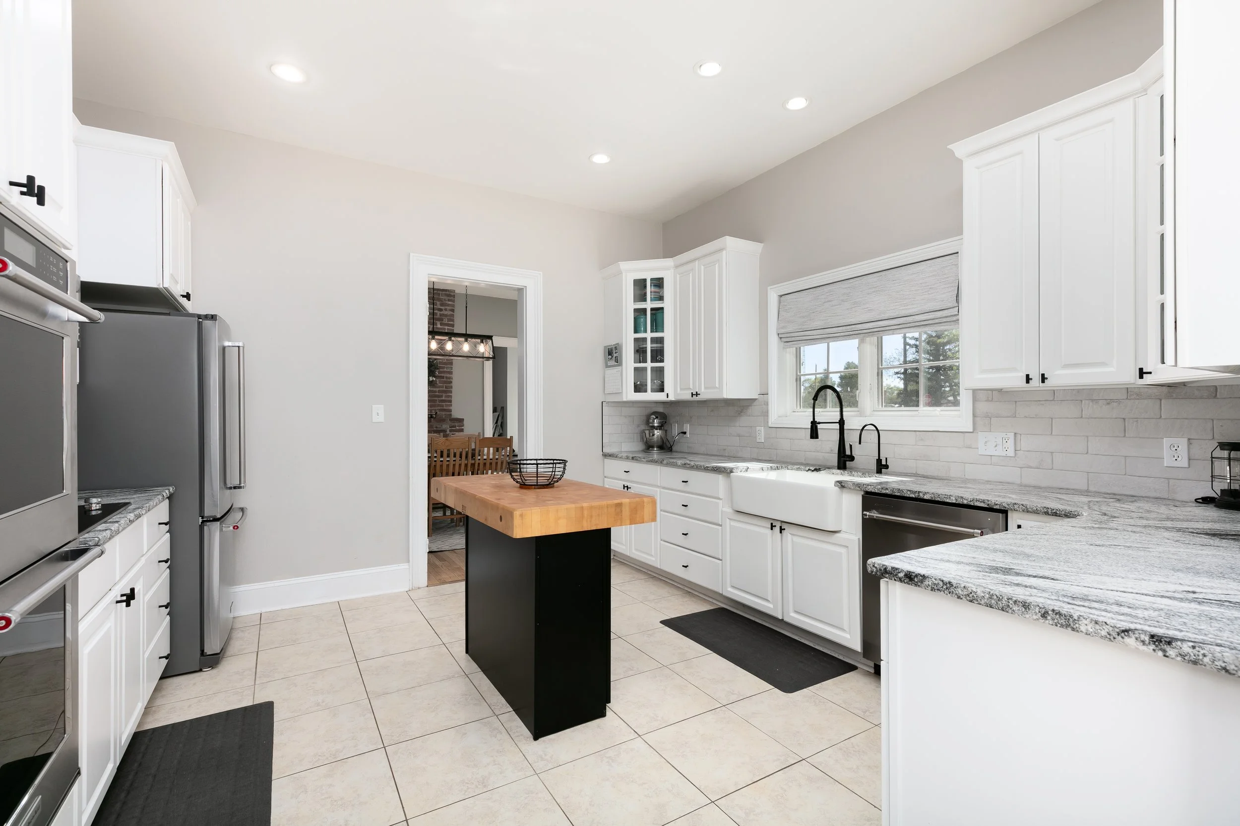 24-Kitchen.jpg