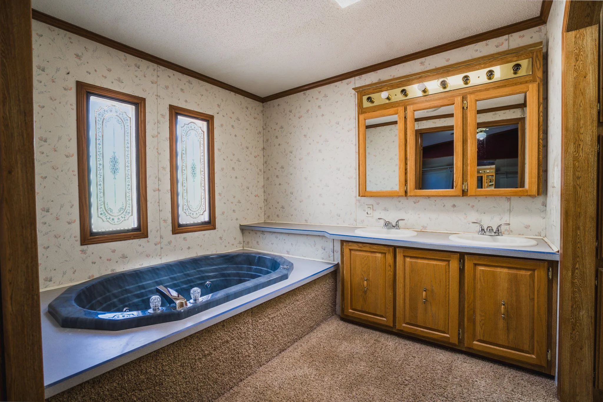 27 - 755 Cedar St - Bathroom en suite.jpg