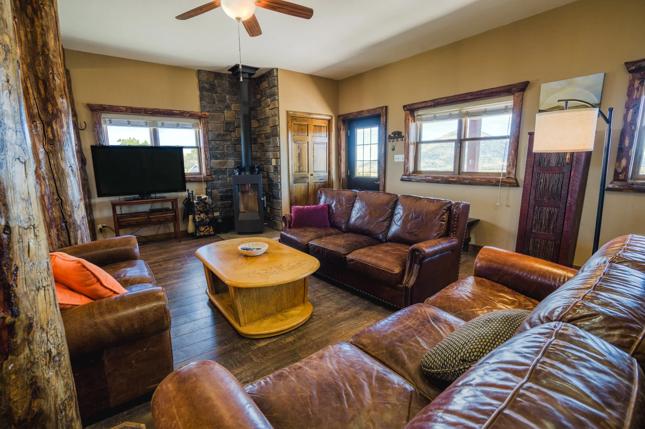 16 Living Room.jpg