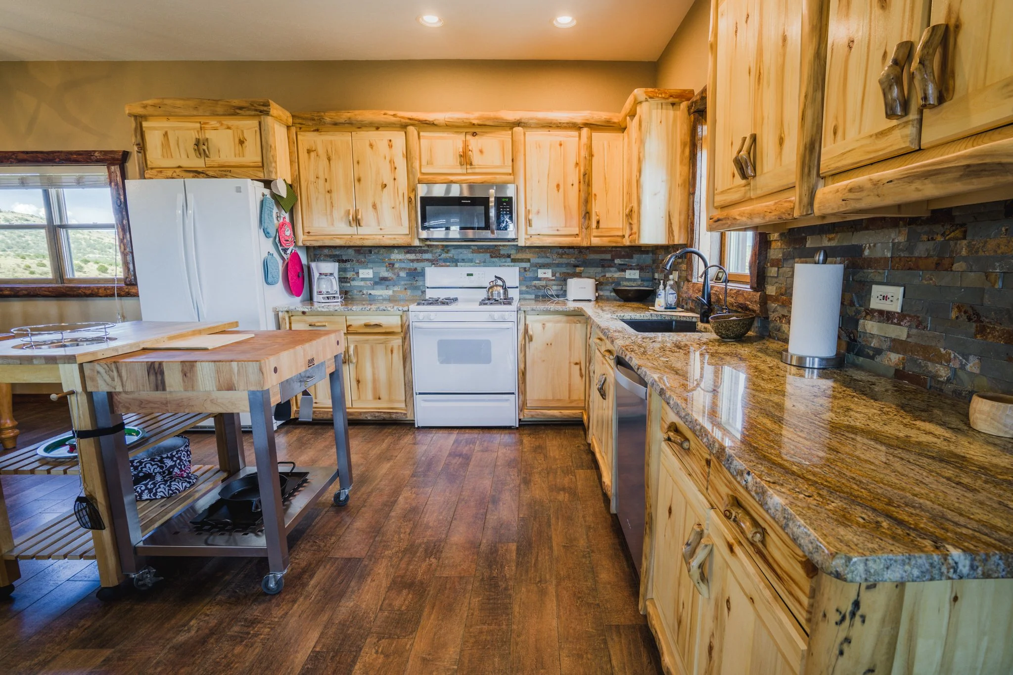 20 Kitchen.jpg