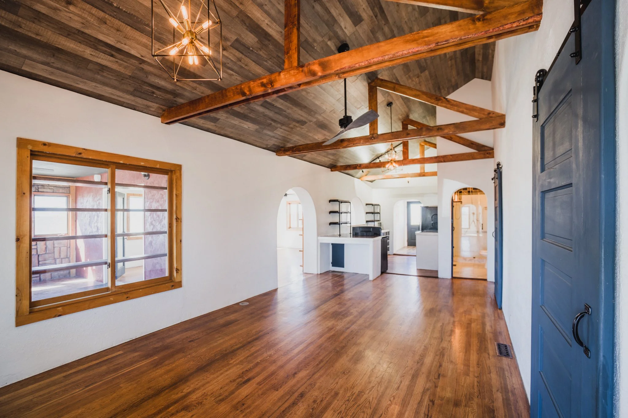 18 - Great Room.jpg