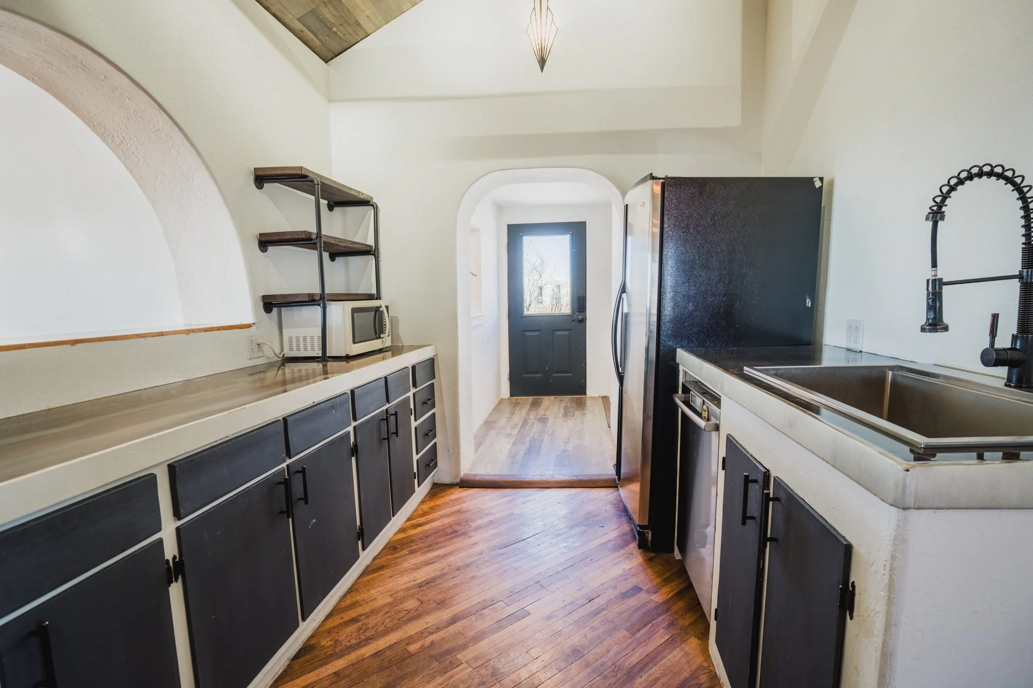 24 - Kitchen.jpg
