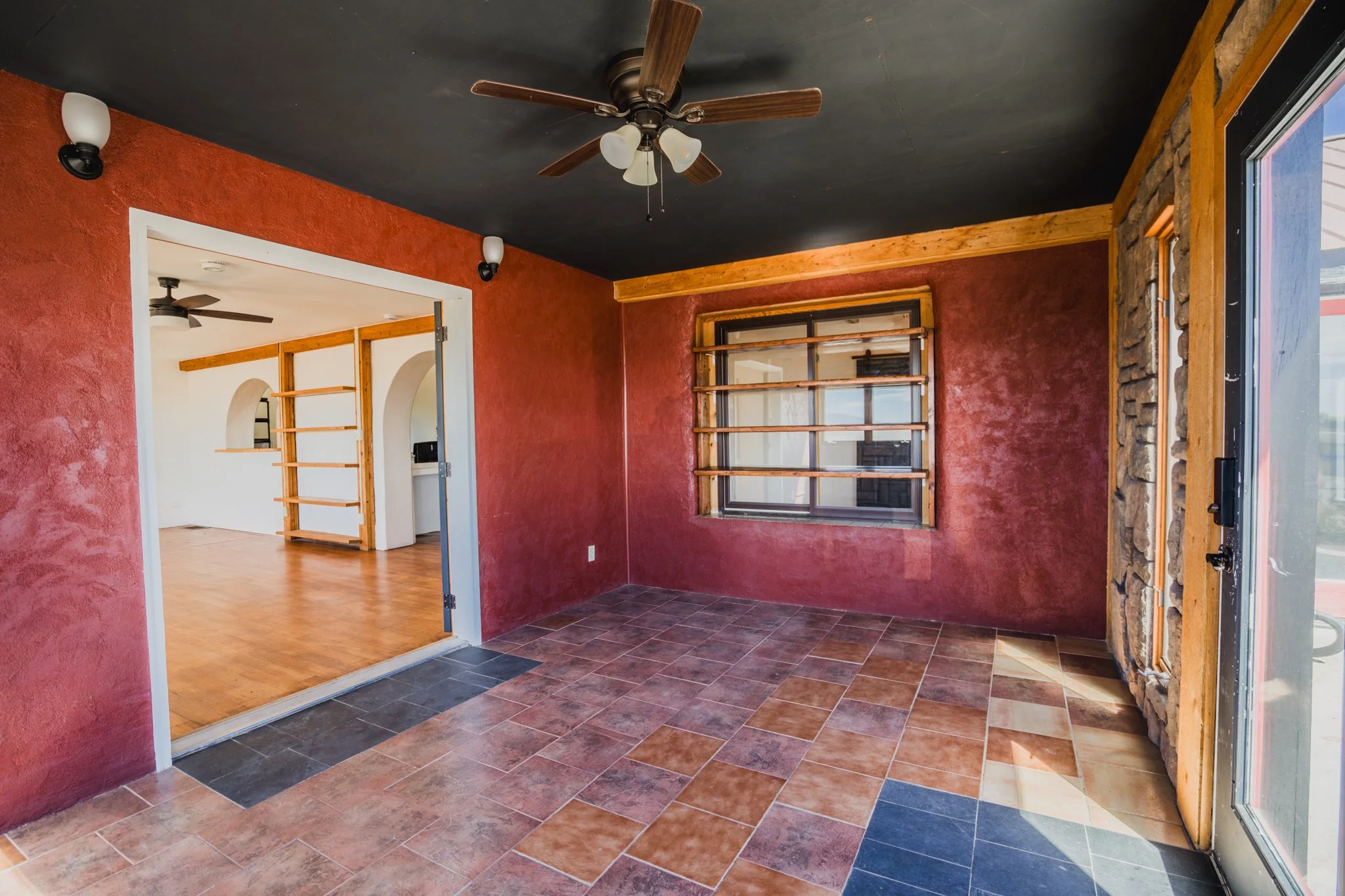 12 - Sun Room.jpg