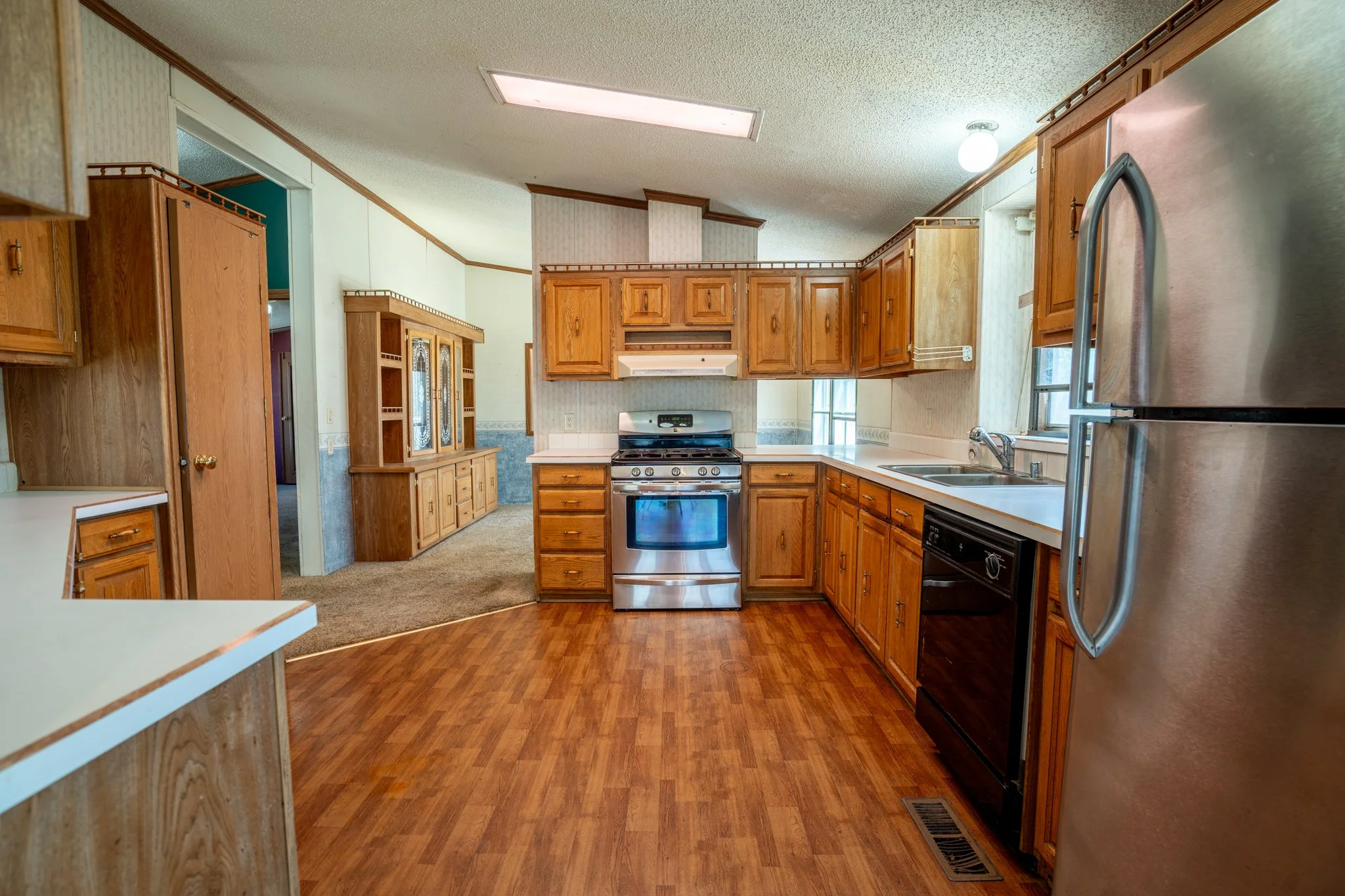 17 - 755 Cedar St - Kitchen.jpg