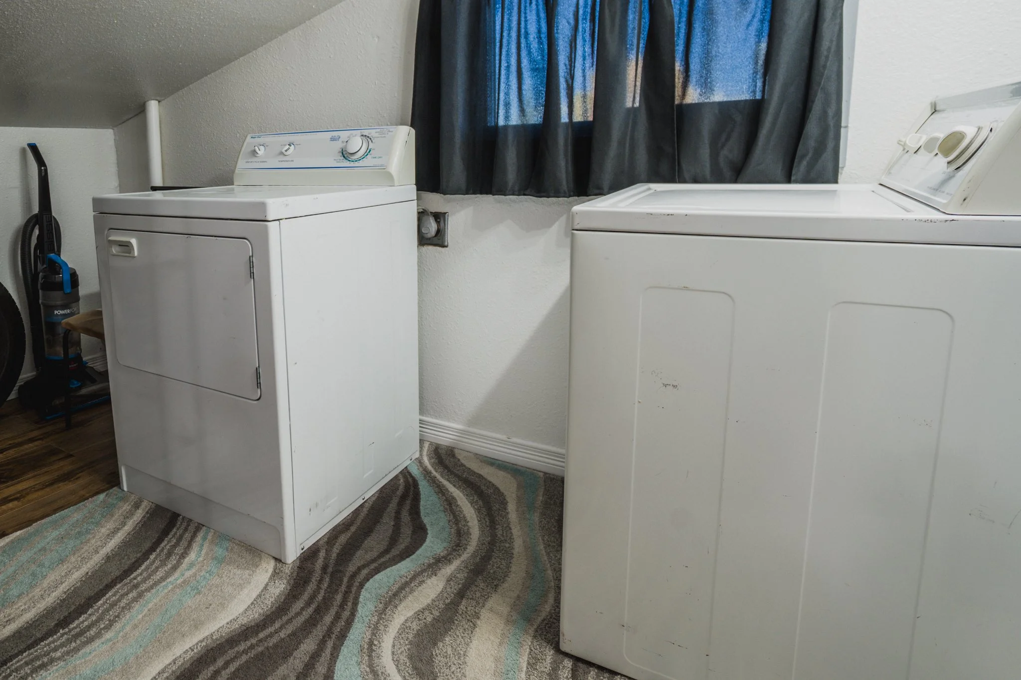34 - Apt 1 Laundry.jpg