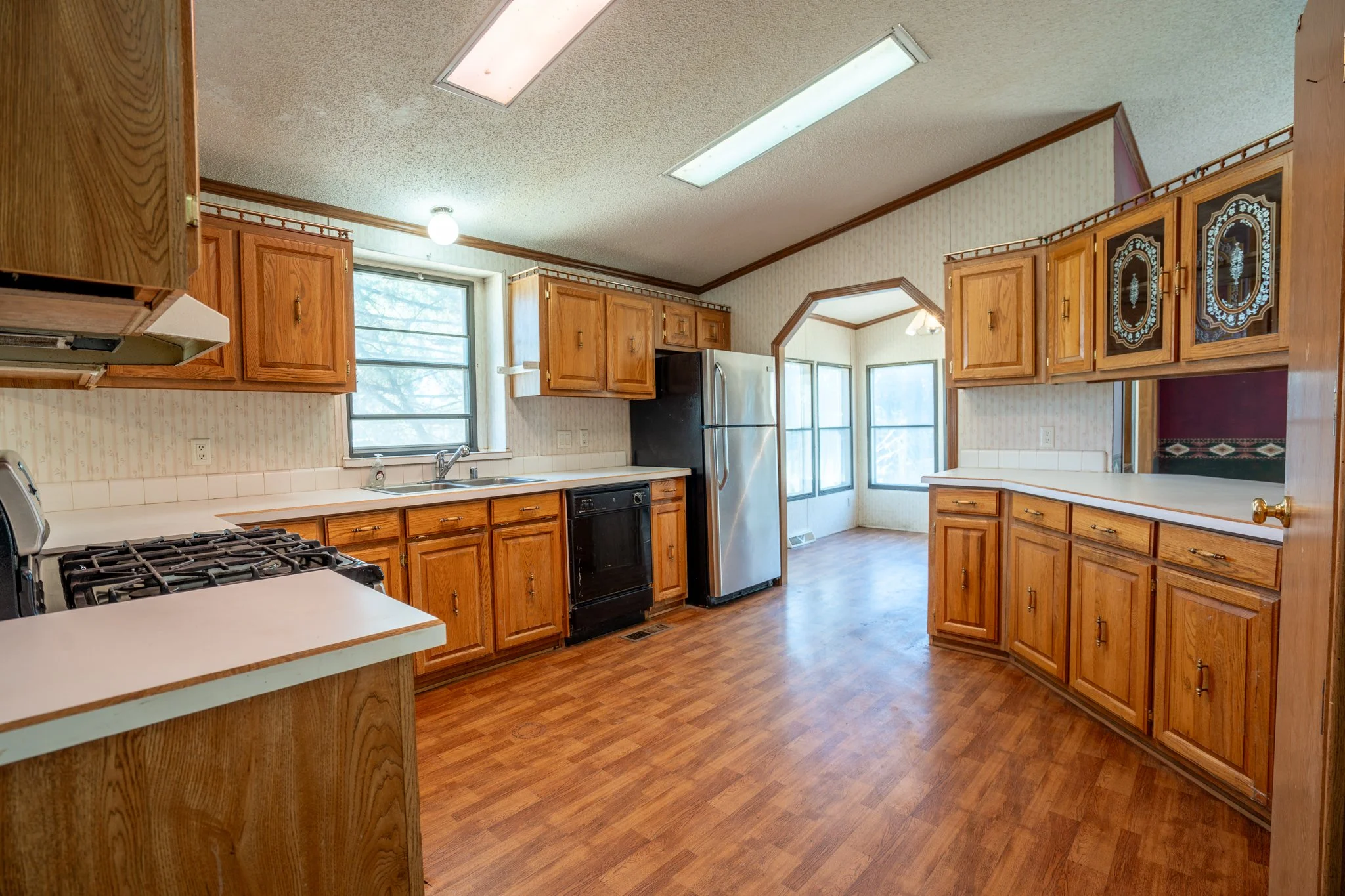15 - 755 Cedar St - Kitchen - Copy.jpg
