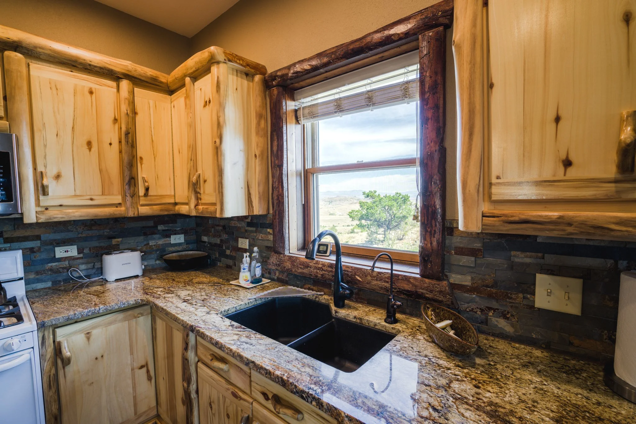 22 Kitchen.jpg