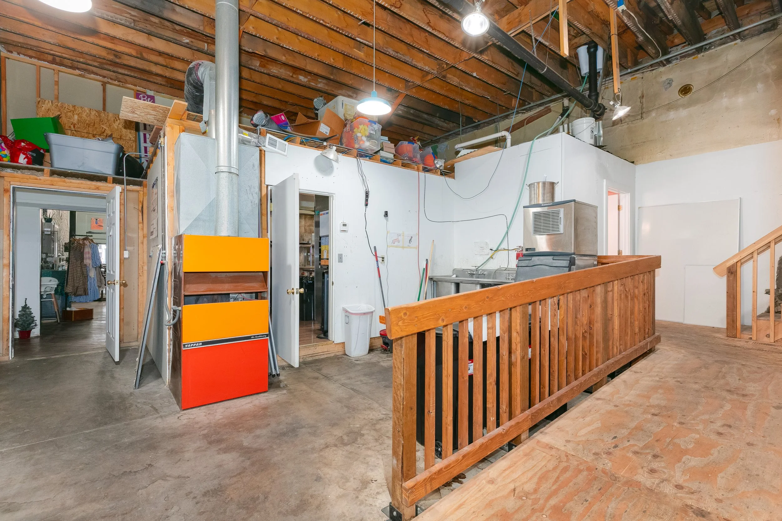 50-Rear Area with Loft.jpg