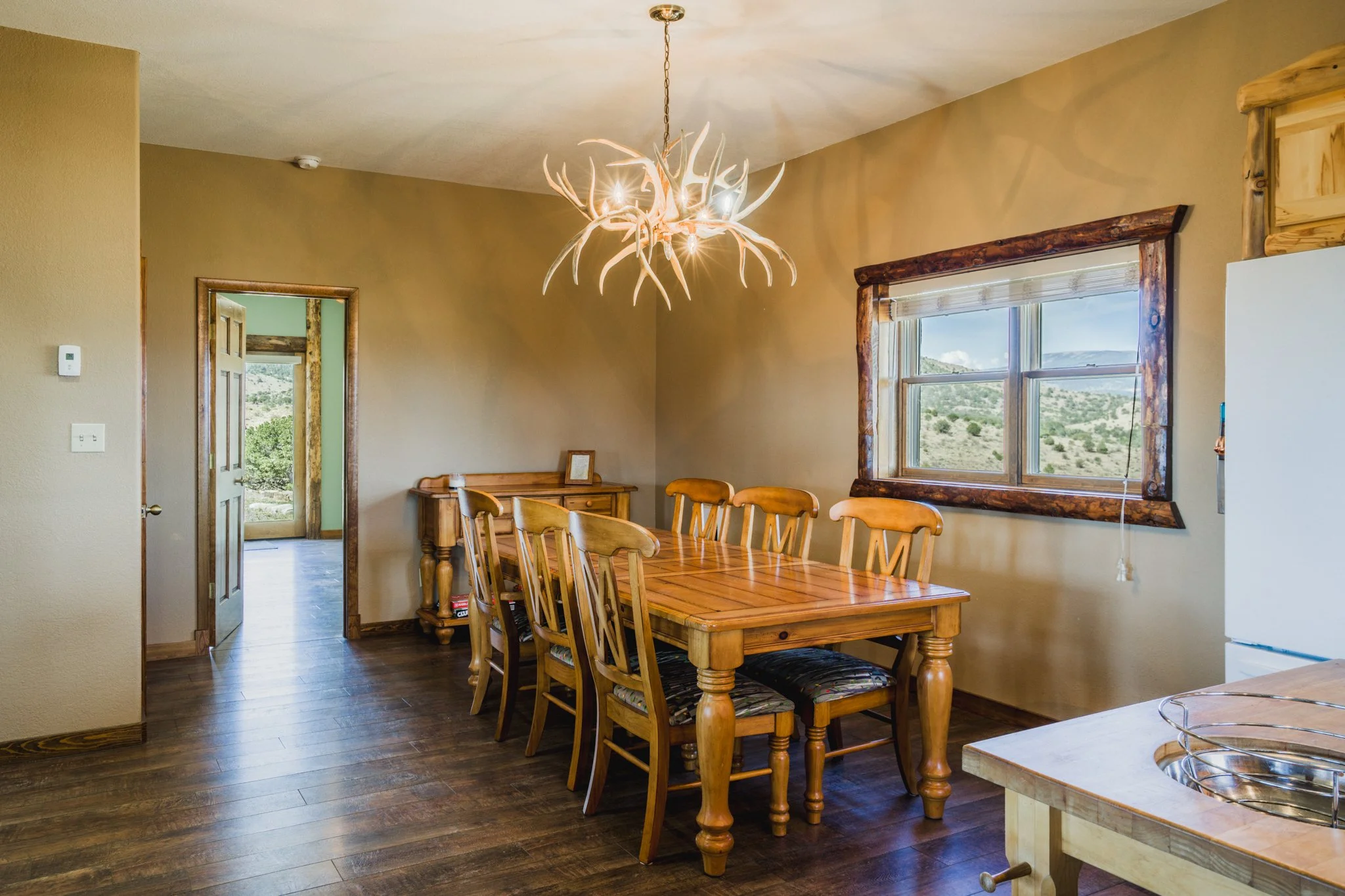 23 Dining Room.jpg