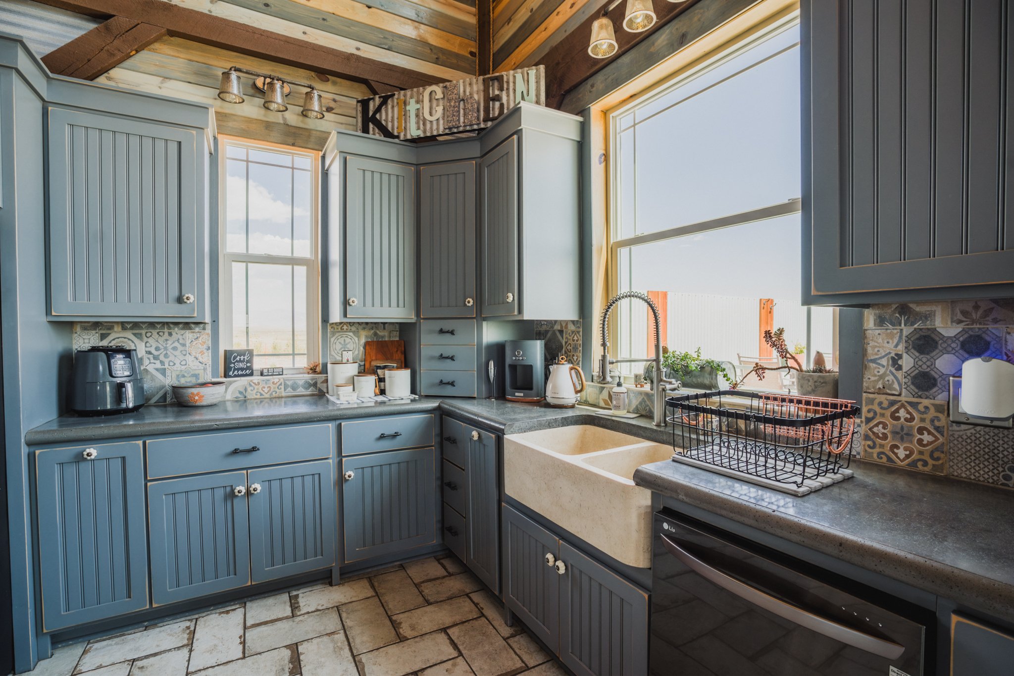 22 - Kitchen - 2218 CR 43.jpg