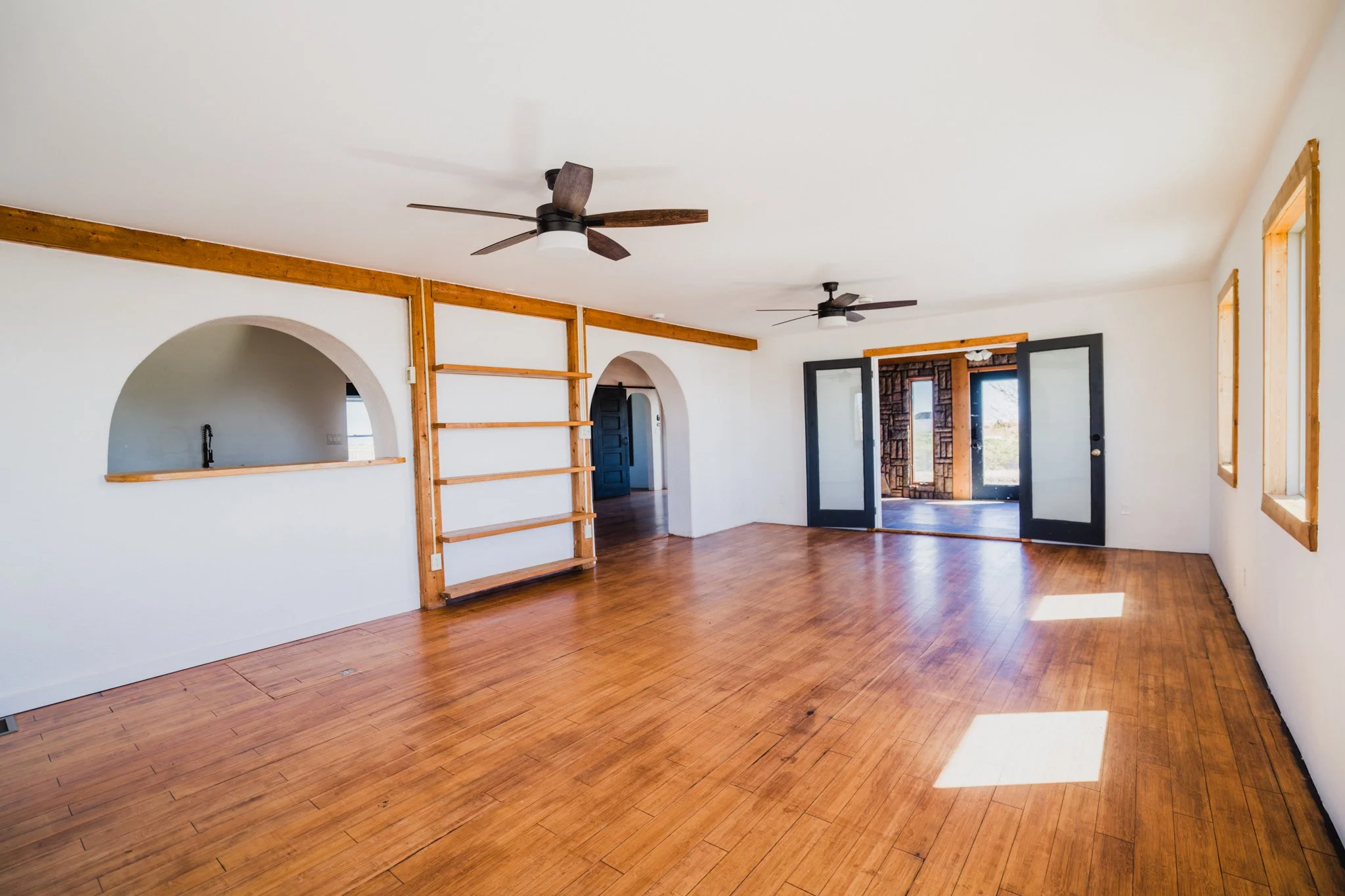 15 - Living Room.jpg