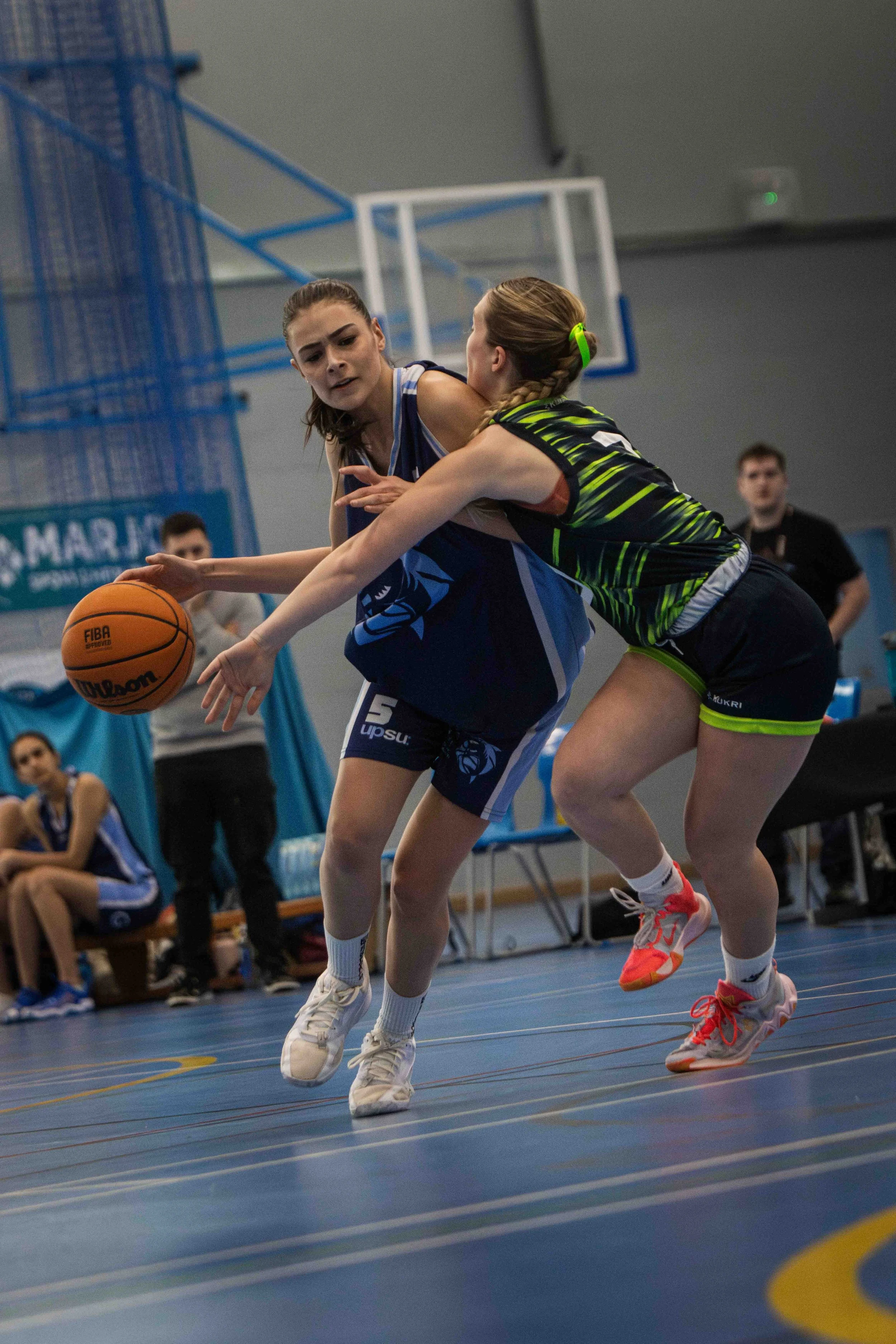 VarsityBasketballW25-16.jpg