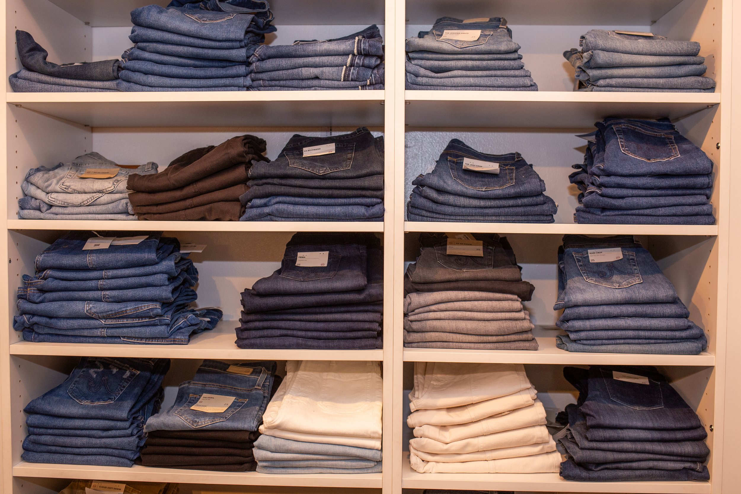 Capucine wall of jeans