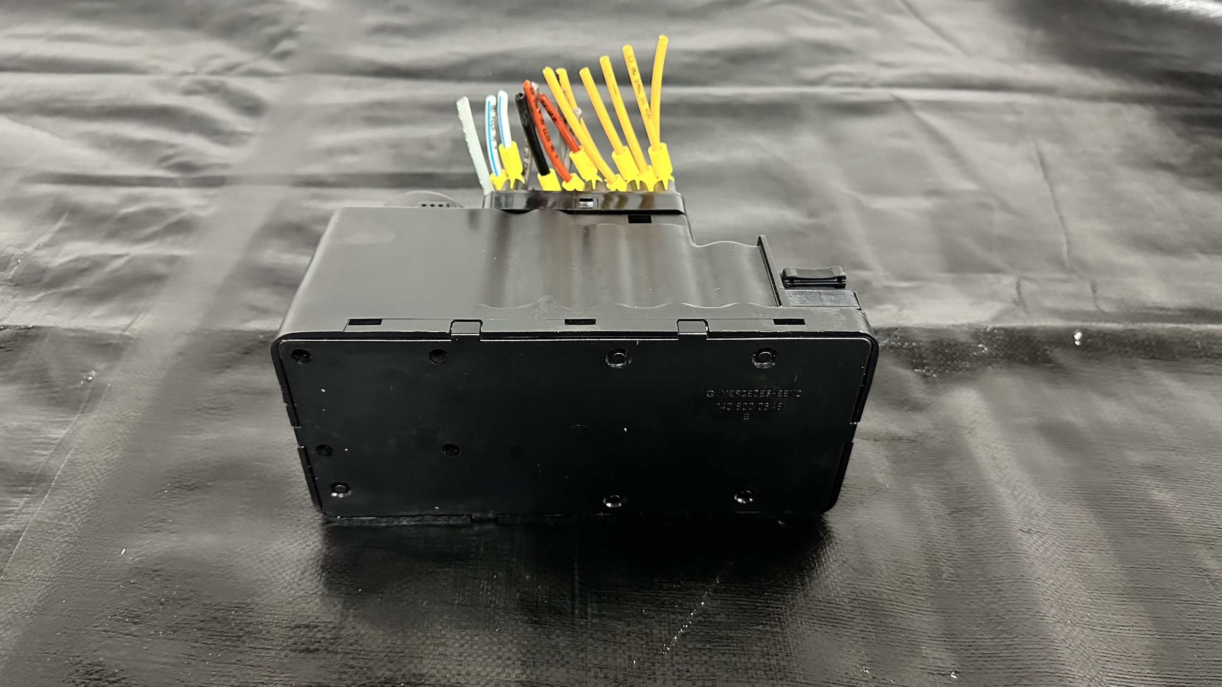 Central door lock vacuum pump - W140 - 1408000648 - Back Seat