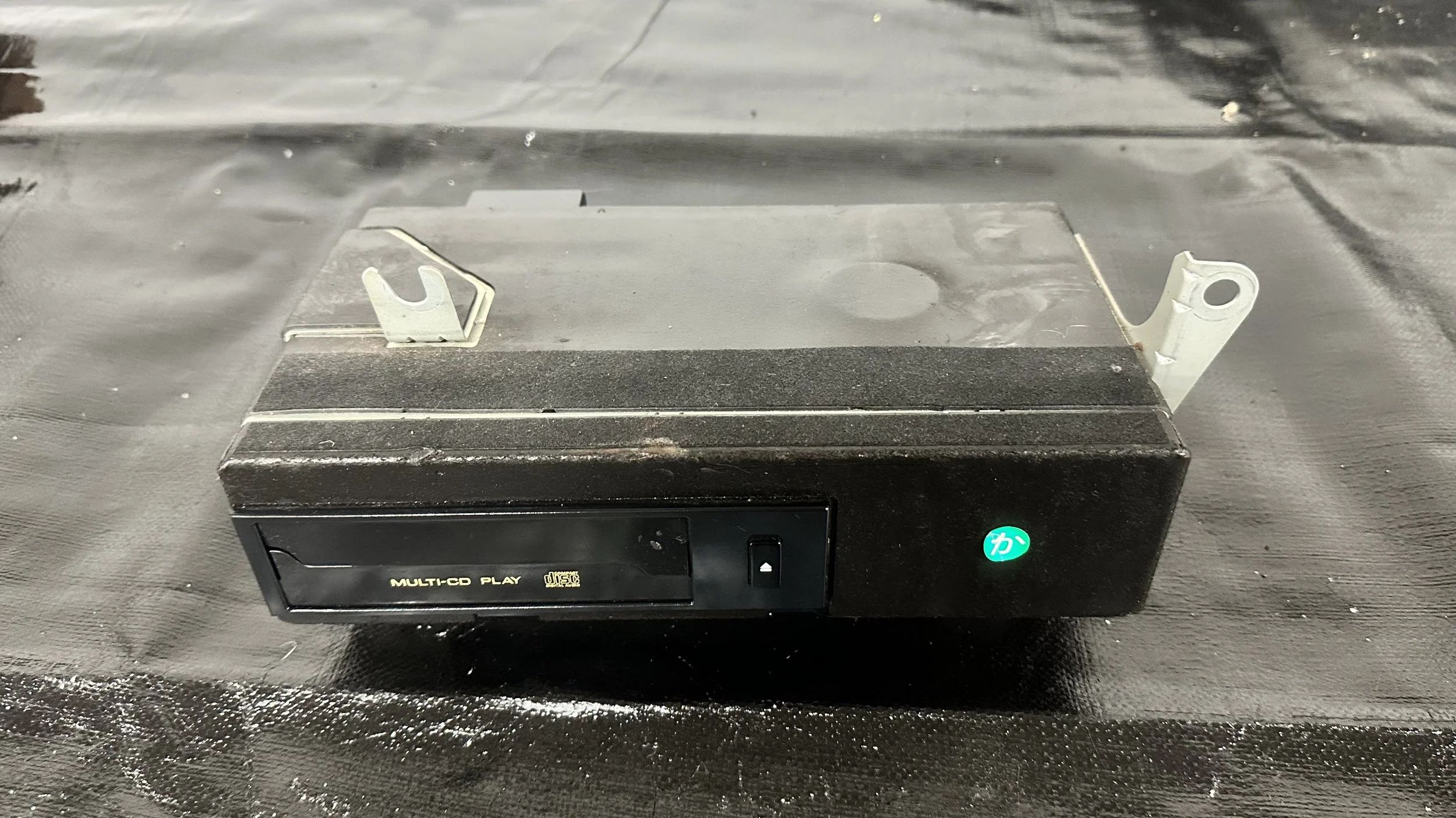 CD 6 Disc changer  - UCF20 VVTi - 8627050120 - Dashboard