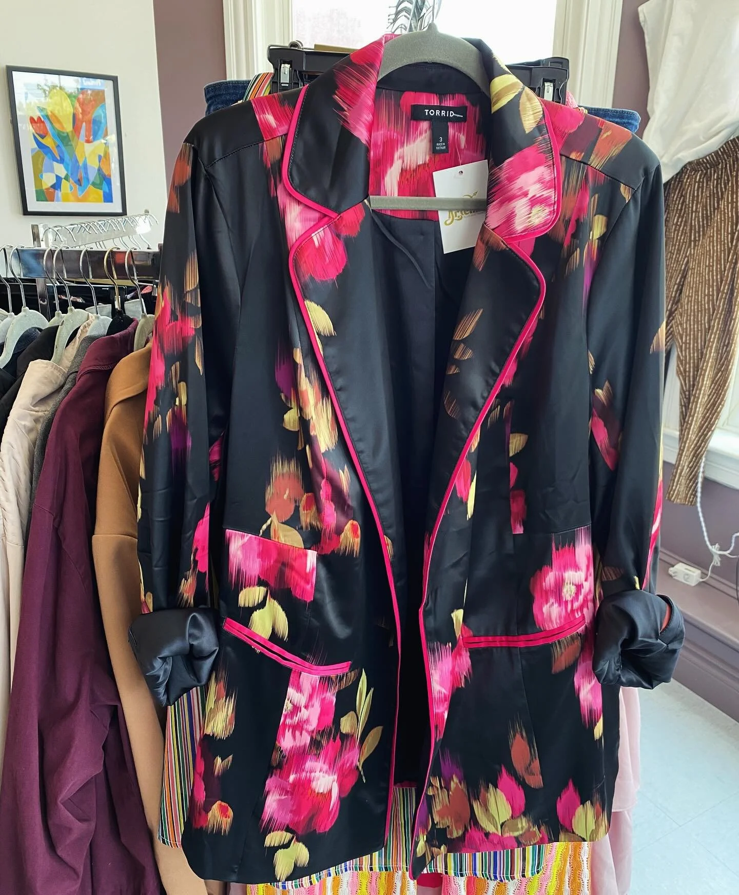 ✨CUTE ALERT✨So many cute pieces are here and waiting to come home with you! Stop by and experience what it&rsquo;s like to find your size (and awesome styles) everywhere you look❤️ Spoiler: it feels AMAZING!! 
✨OPEN Sat &amp; Sun 11-3✨
.
.
.
#artemis