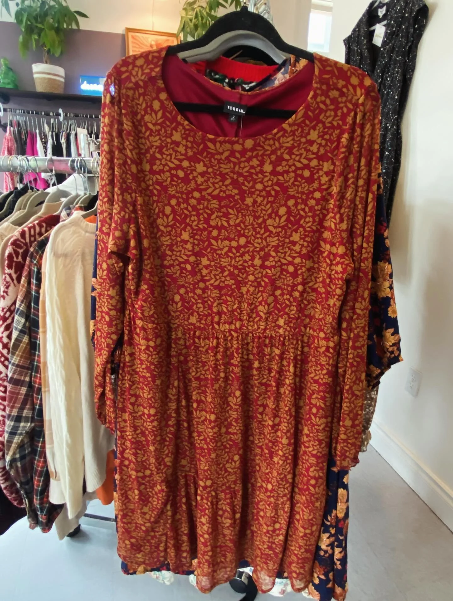 ✨Sundays are for thrifting so grab a coffee and some time for yourself! We&rsquo;re open 11-4!✨
.
.
.
#artemisplussize #fallstyle 
#plussize #plussizestyle#sizeinclusivefashion #resalefinds #secondhand #plussizethrift#thriftshop #thriftedstyle #maine