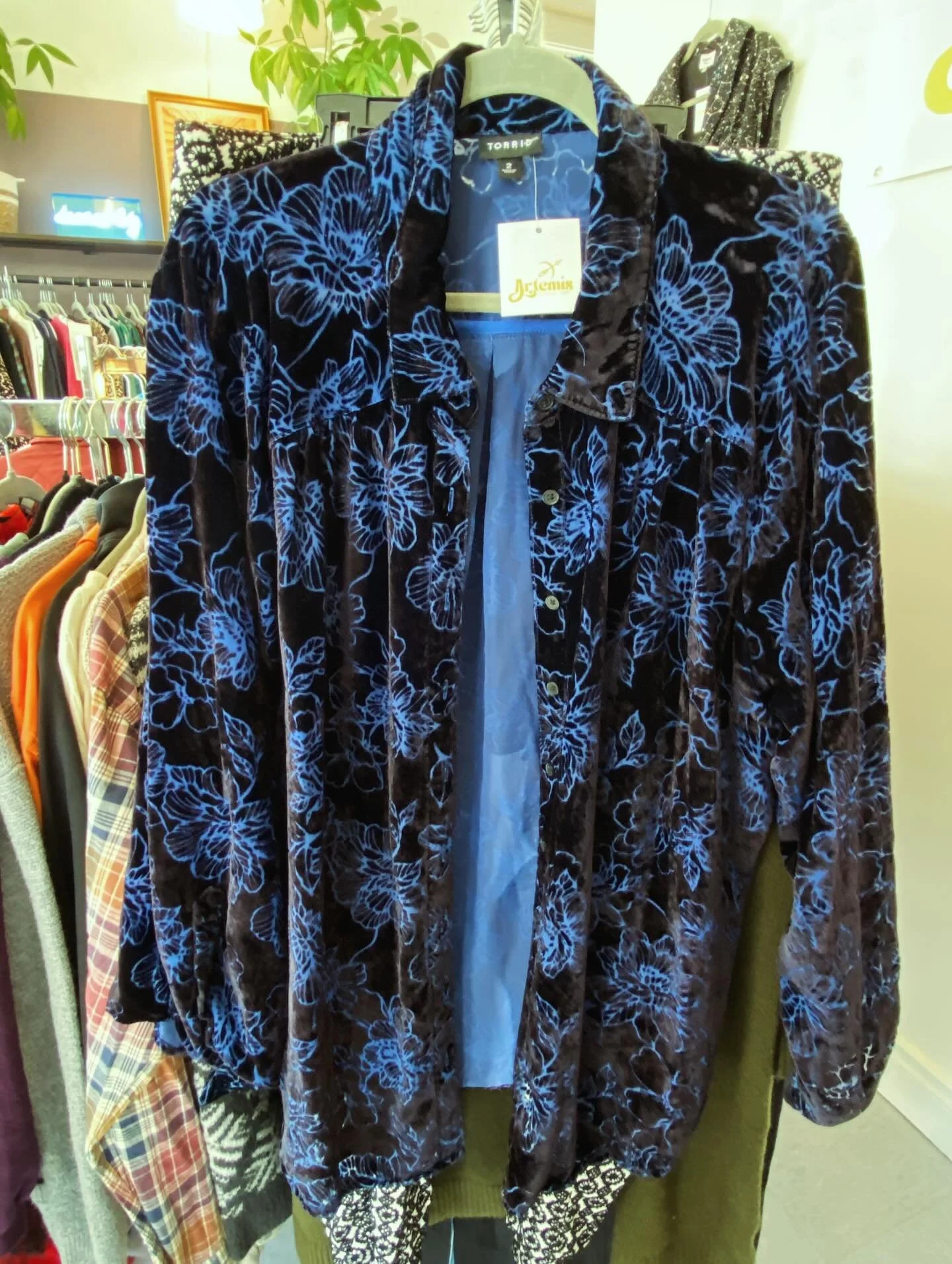 ✨Fall is all about textures, layers and color! Come build your dream closet at Artemis.  We&rsquo;ve got everything you need is sizes XL-5X+✨
.
.
.
#artemisplussize #fallstyle 
#plussize #plussizestyle #fallstyle#sizeinclusivefashion #resalefinds #se
