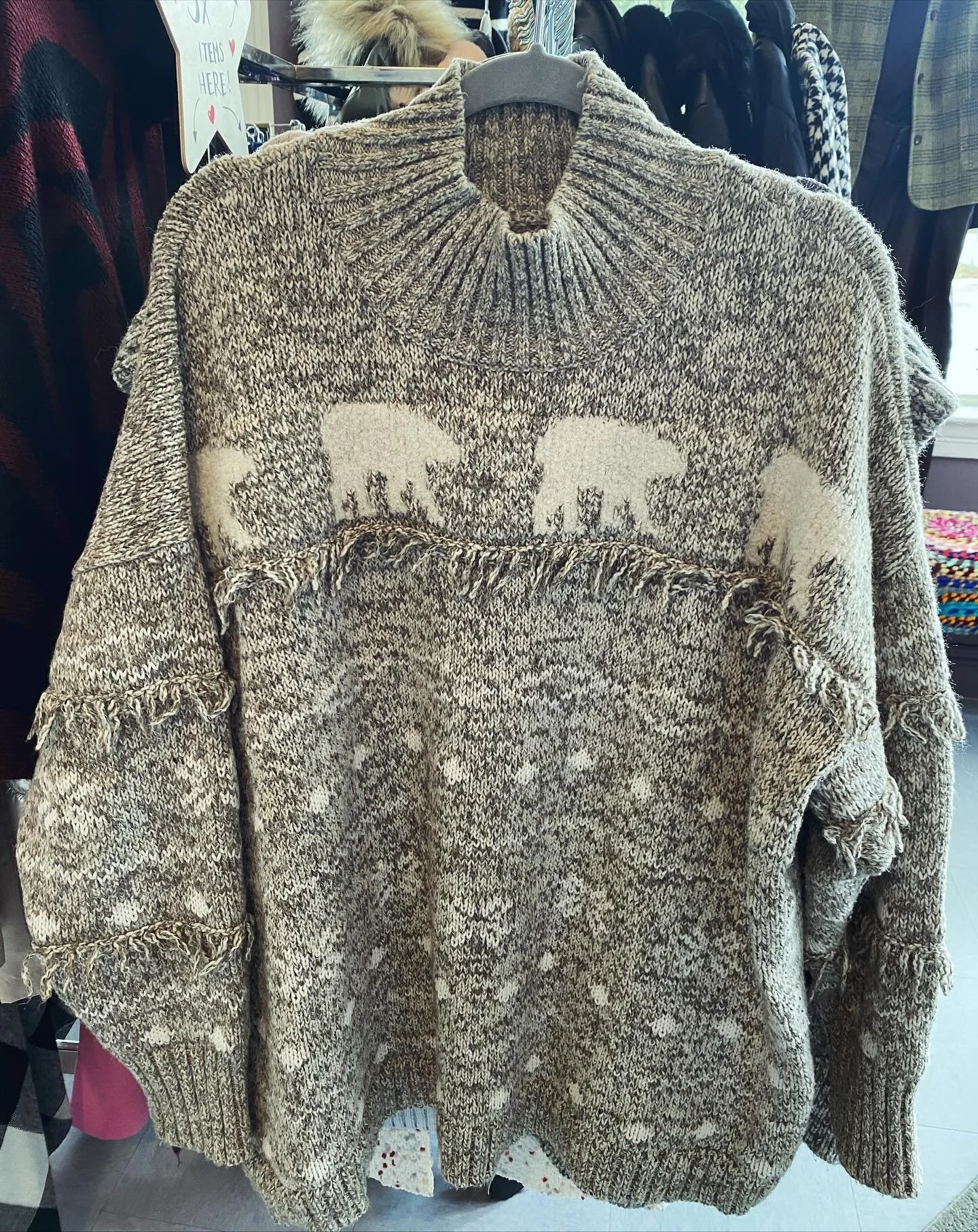 More goodies! ✨it&rsquo;s finally sweater weather so come by and shop all the best secondhand fall pieces! We&rsquo;re open 11-3 Sat &amp;Sun✨
.
.
.
#artemisplussize 
#plussize #plussizestyle #fallstyle#sizeinclusivefashion #resalefinds #secondhand #